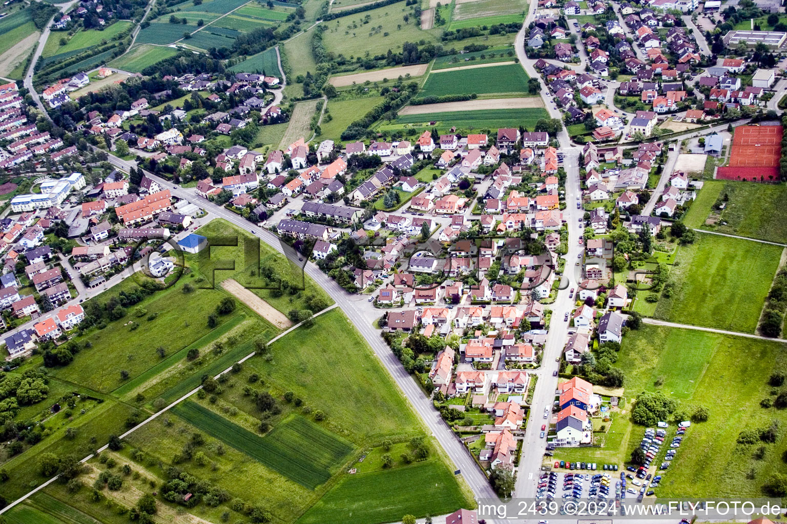 Luftbild von Ortsansicht der Straßen und Häuser der Wohngebiete in Birkenfeld im Bundesland Baden-Württemberg, Deutschland