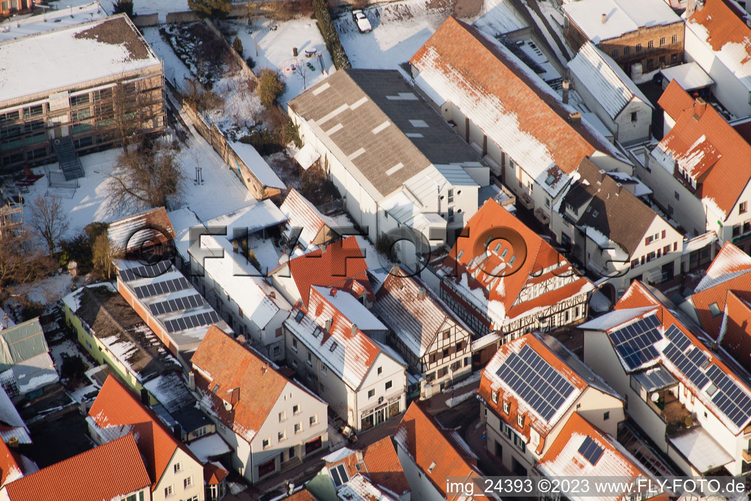 Kandel, Hauptstr im Bundesland Rheinland-Pfalz, Deutschland von einer Drohne aus