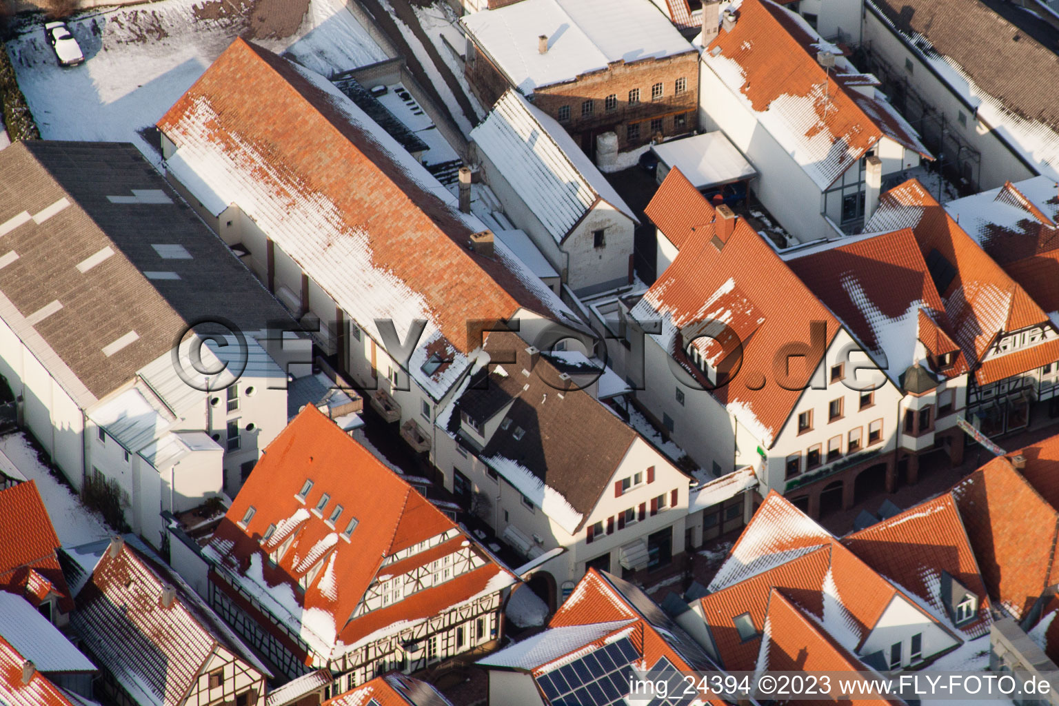 Kandel, Hauptstr im Bundesland Rheinland-Pfalz, Deutschland von der Drohne aus gesehen