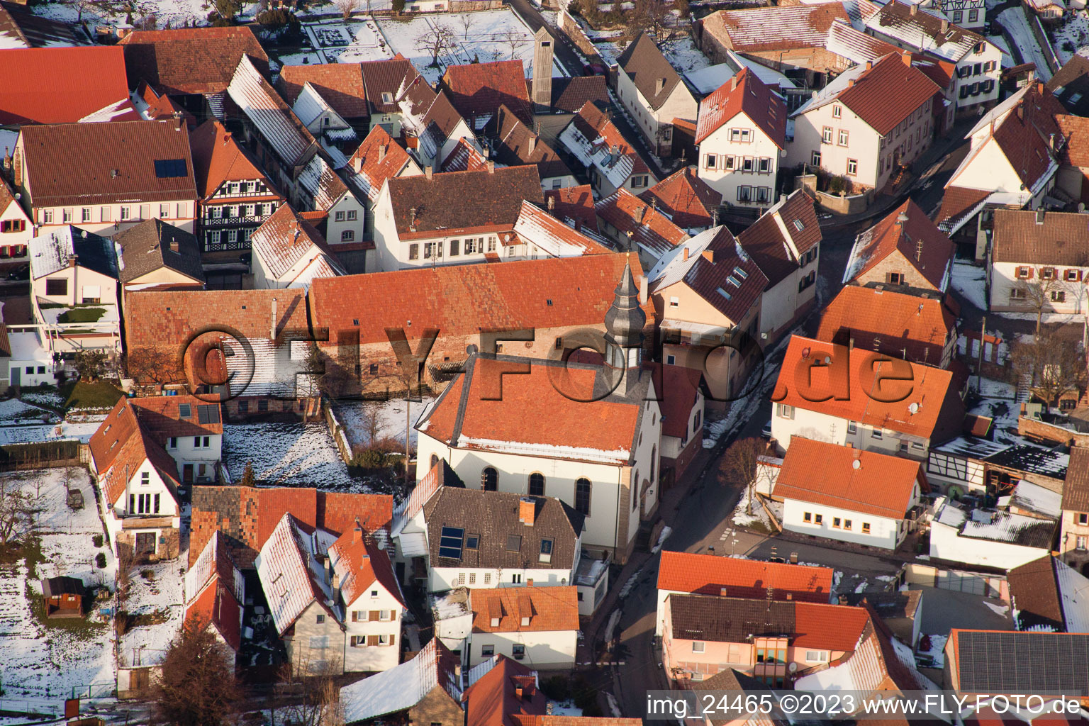 Schrägluftbild von Göcklingen im Bundesland Rheinland-Pfalz, Deutschland