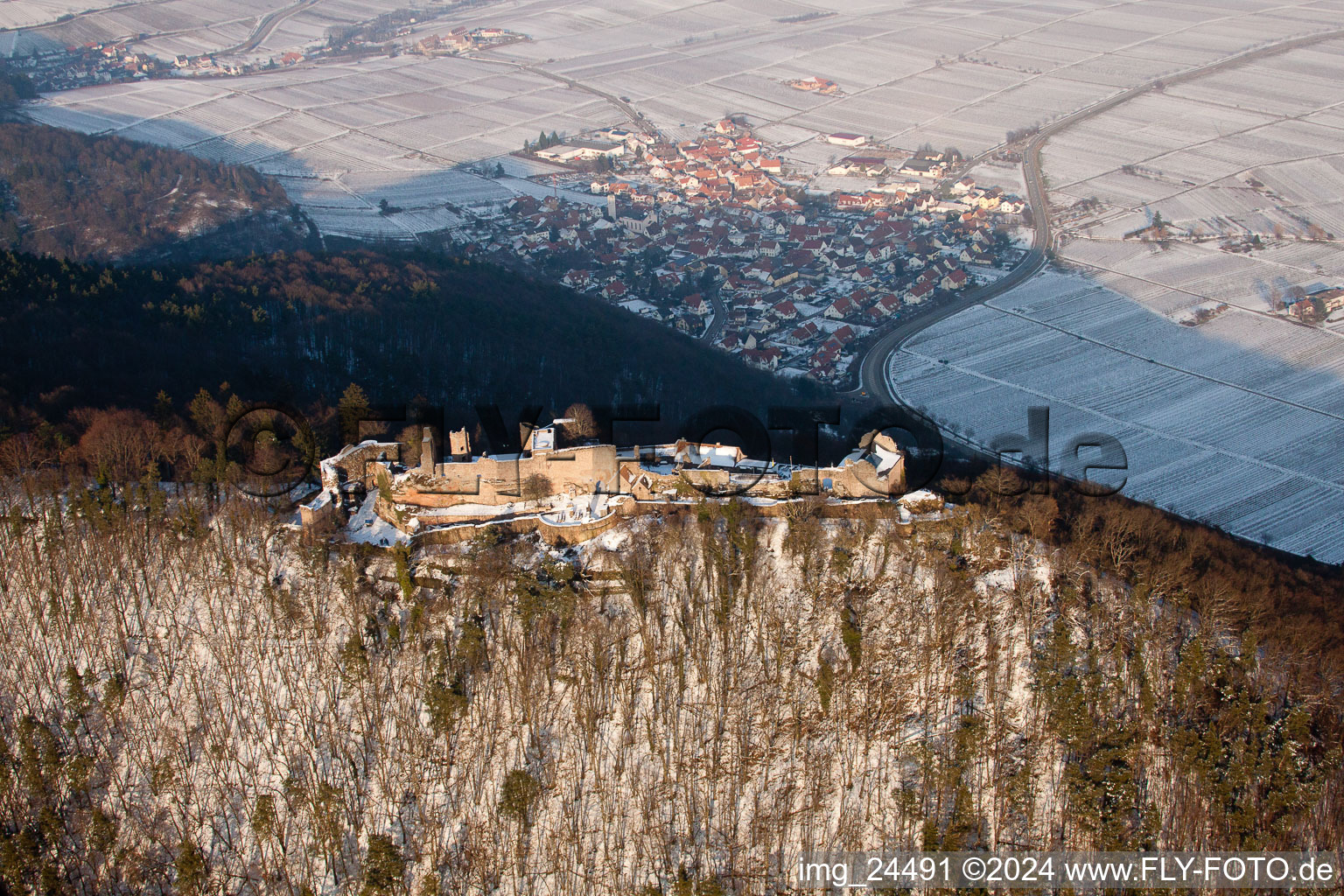 Drohnenbild von Eschbach, Madenburg im Bundesland Rheinland-Pfalz, Deutschland