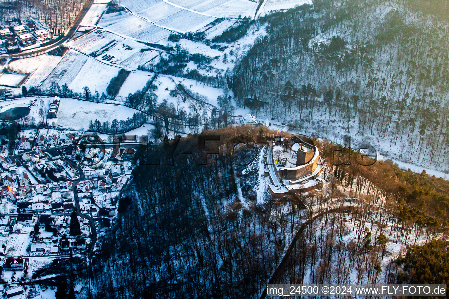 Luftaufnahme von Ruine Landeck in Klingenmünster im Bundesland Rheinland-Pfalz, Deutschland