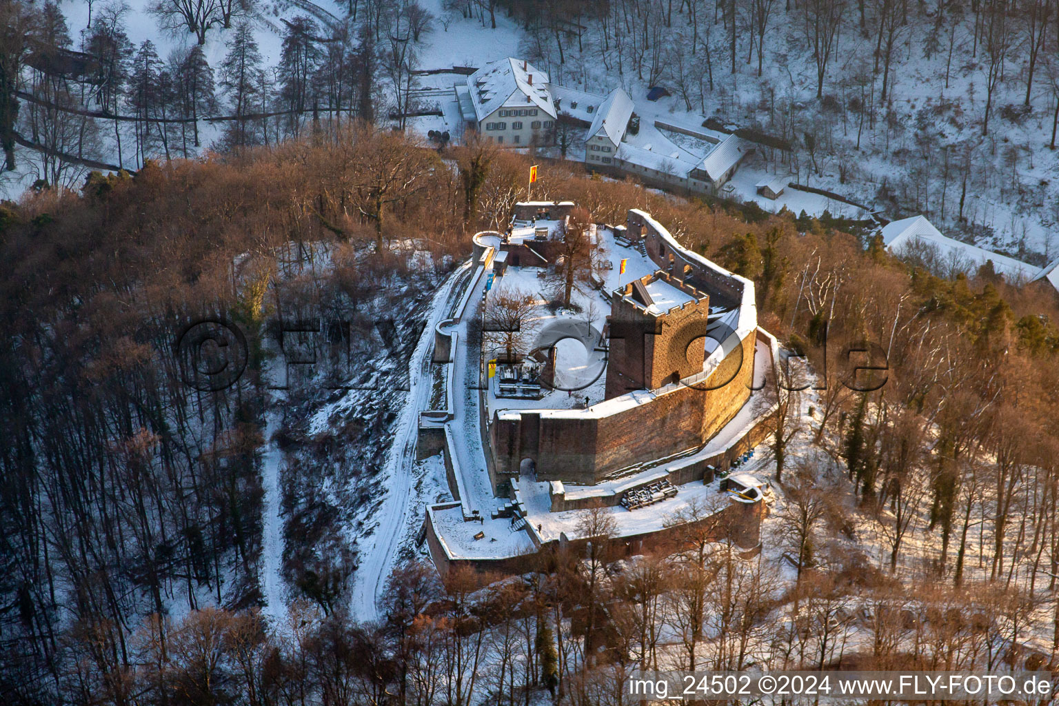 Ruine Landeck in Klingenmünster im Bundesland Rheinland-Pfalz, Deutschland von oben