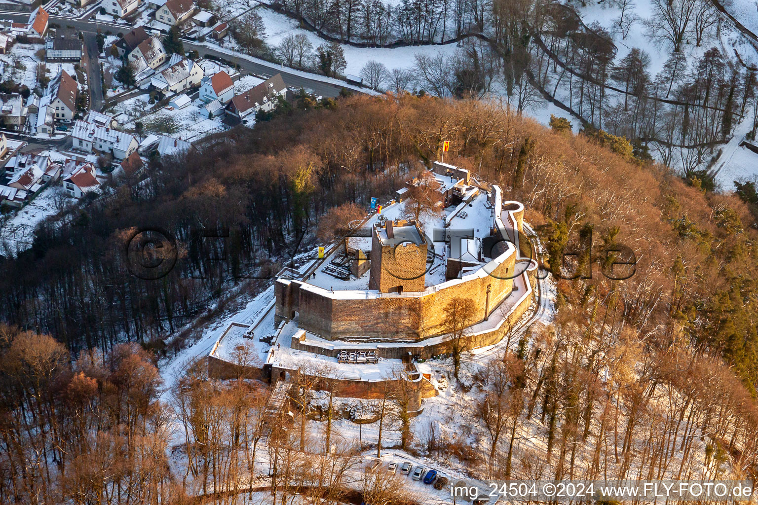 Ruine Landeck in Klingenmünster im Bundesland Rheinland-Pfalz, Deutschland von oben gesehen