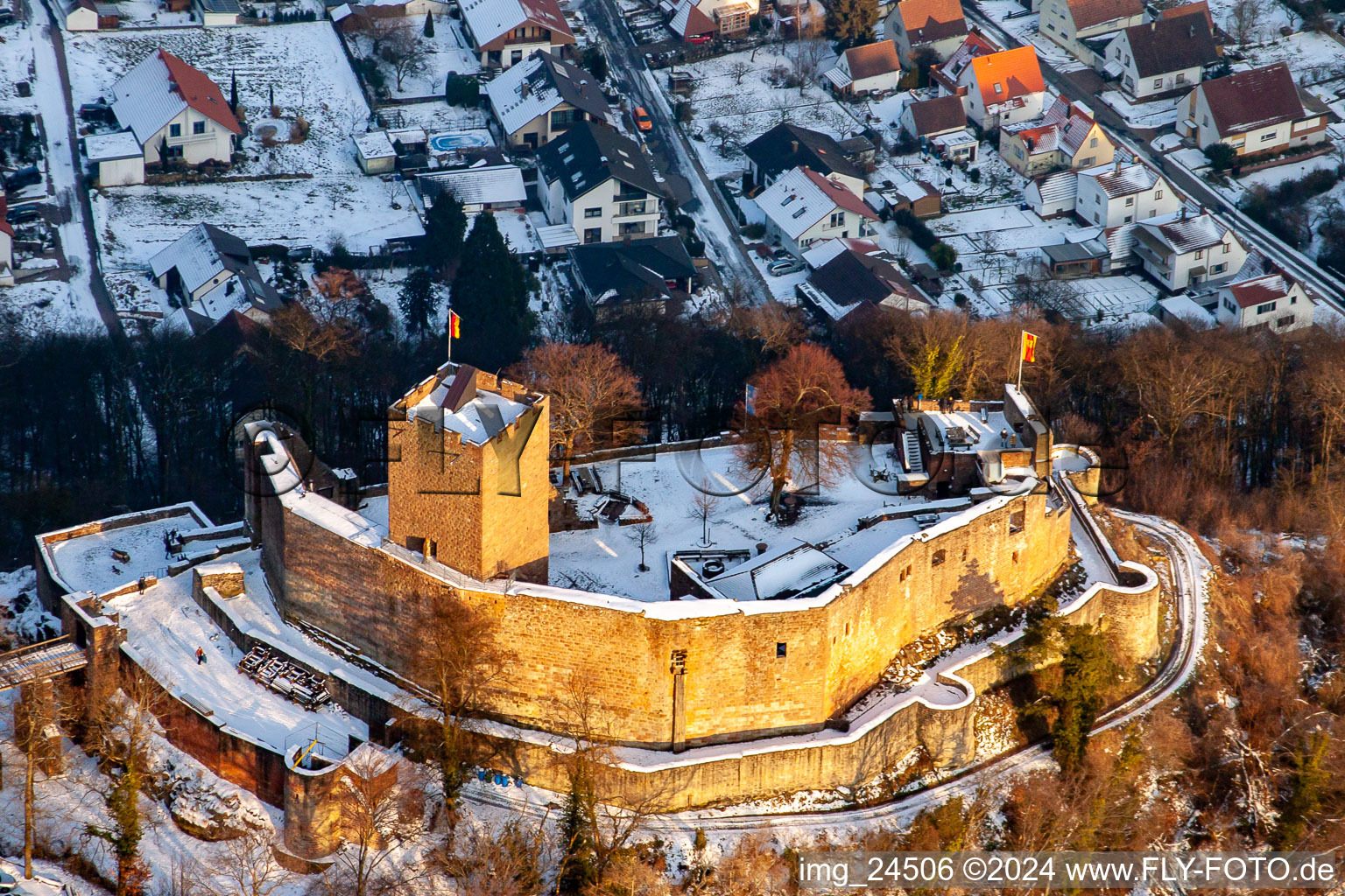 Ruine Landeck in Klingenmünster im Bundesland Rheinland-Pfalz, Deutschland aus der Vogelperspektive