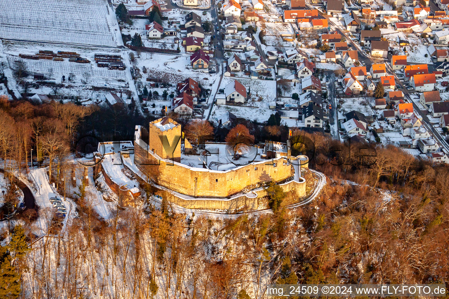 Drohnenbild von Ruine Landeck in Klingenmünster im Bundesland Rheinland-Pfalz, Deutschland