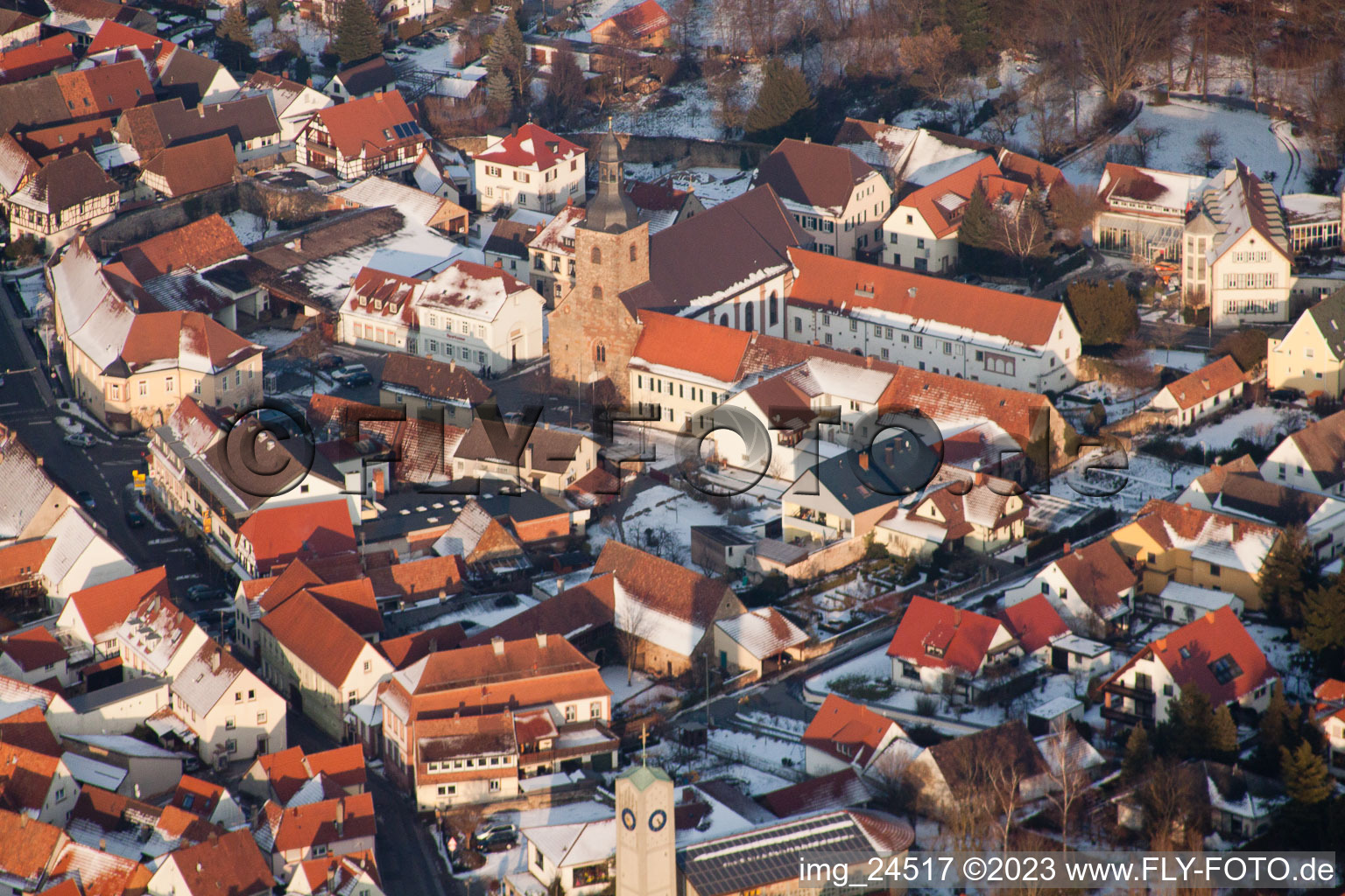 Schrägluftbild von Klingenmünster im Bundesland Rheinland-Pfalz, Deutschland