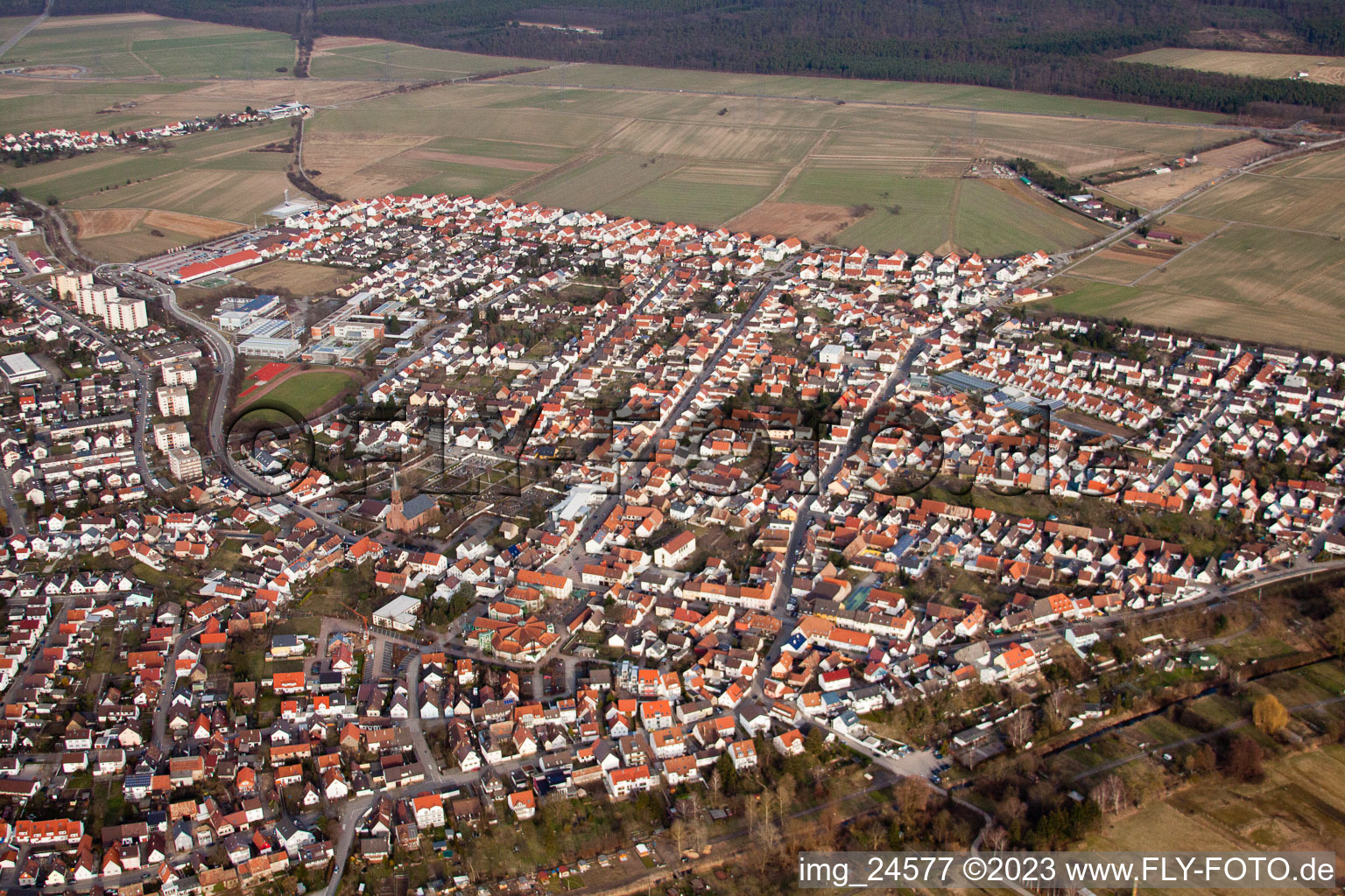 Luftaufnahme von Ortsteil Linkenheim in Linkenheim-Hochstetten im Bundesland Baden-Württemberg, Deutschland