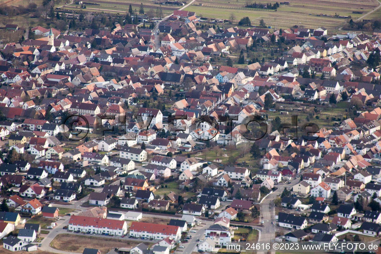 Drohnenbild von Ortsteil Neuthard in Karlsdorf-Neuthard im Bundesland Baden-Württemberg, Deutschland