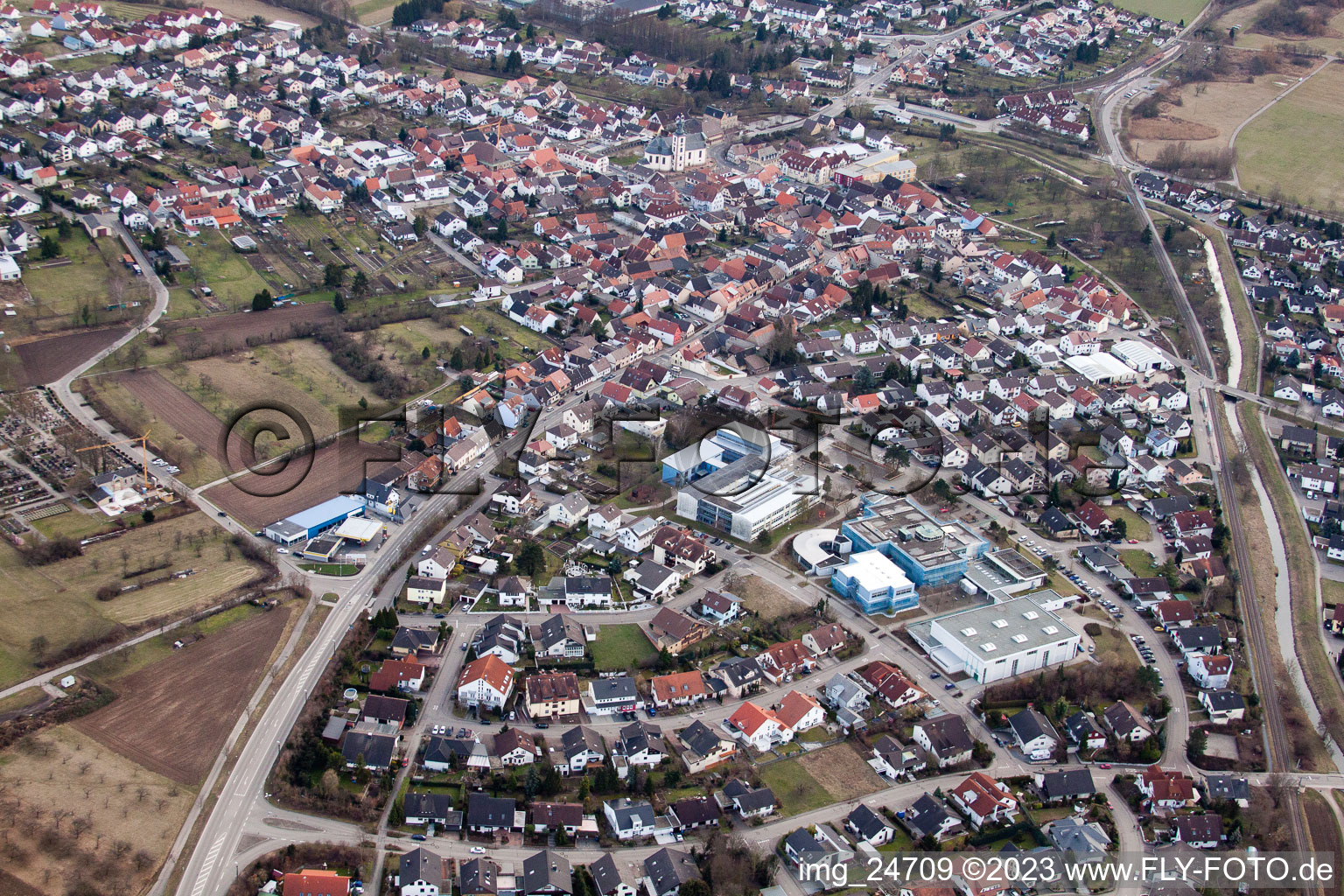 Luftbild von Alfred-Delp Kulturzentrum und-Bad im Ortsteil Ubstadt in Ubstadt-Weiher im Bundesland Baden-Württemberg, Deutschland