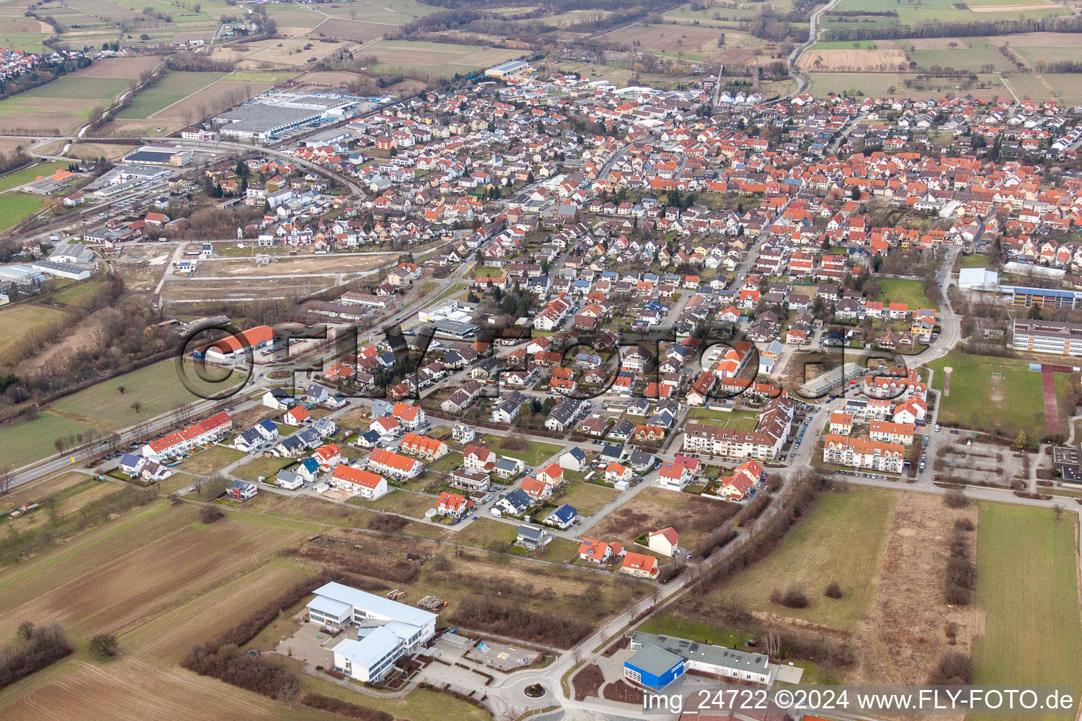 Ortsansicht der Straßen und Häuser der Wohngebiete im Ortsteil Bad Mingolsheim in Bad Schönborn im Bundesland Baden-Württemberg, Deutschland