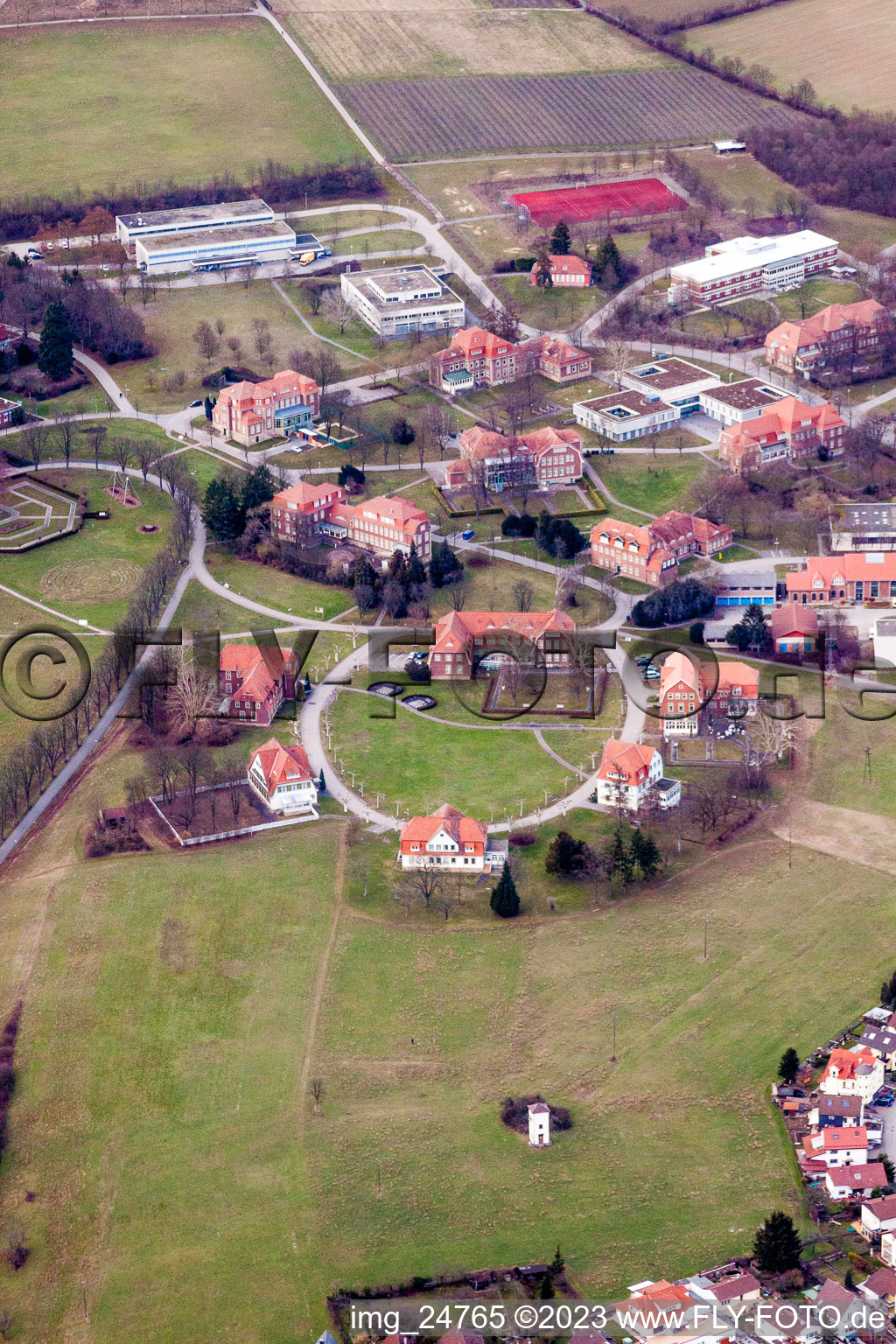 Luftaufnahme von Klinikgelände des Psychiatrischen Zentrum Nordbaden in Wiesloch im Ortsteil Altwiesloch im Bundesland Baden-Württemberg, Deutschland