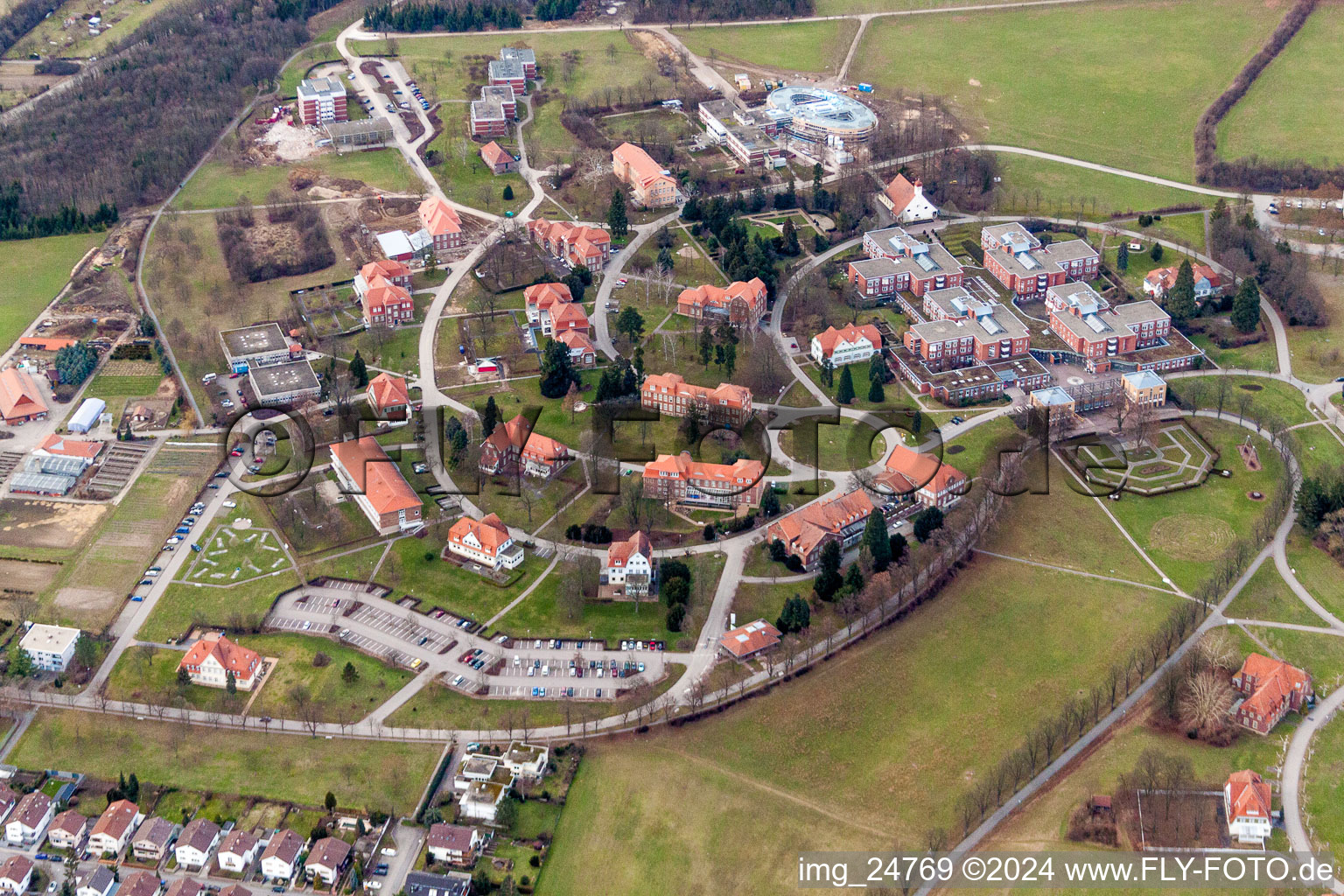 Klinikgelände des Psychiatrischen Zentrum Nordbaden in Wiesloch im Ortsteil Altwiesloch im Bundesland Baden-Württemberg, Deutschland von oben