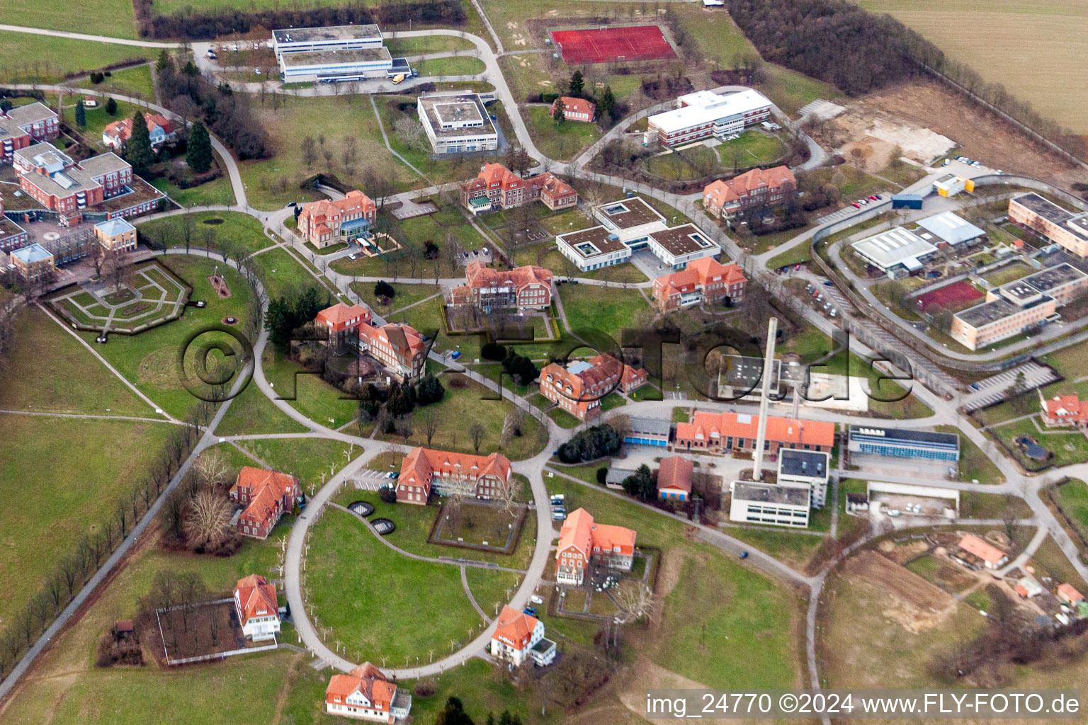 Schrägluftbild von Psychiatrisches Landeskrankenhaus im Ortsteil Altwiesloch in Wiesloch im Bundesland Baden-Württemberg, Deutschland