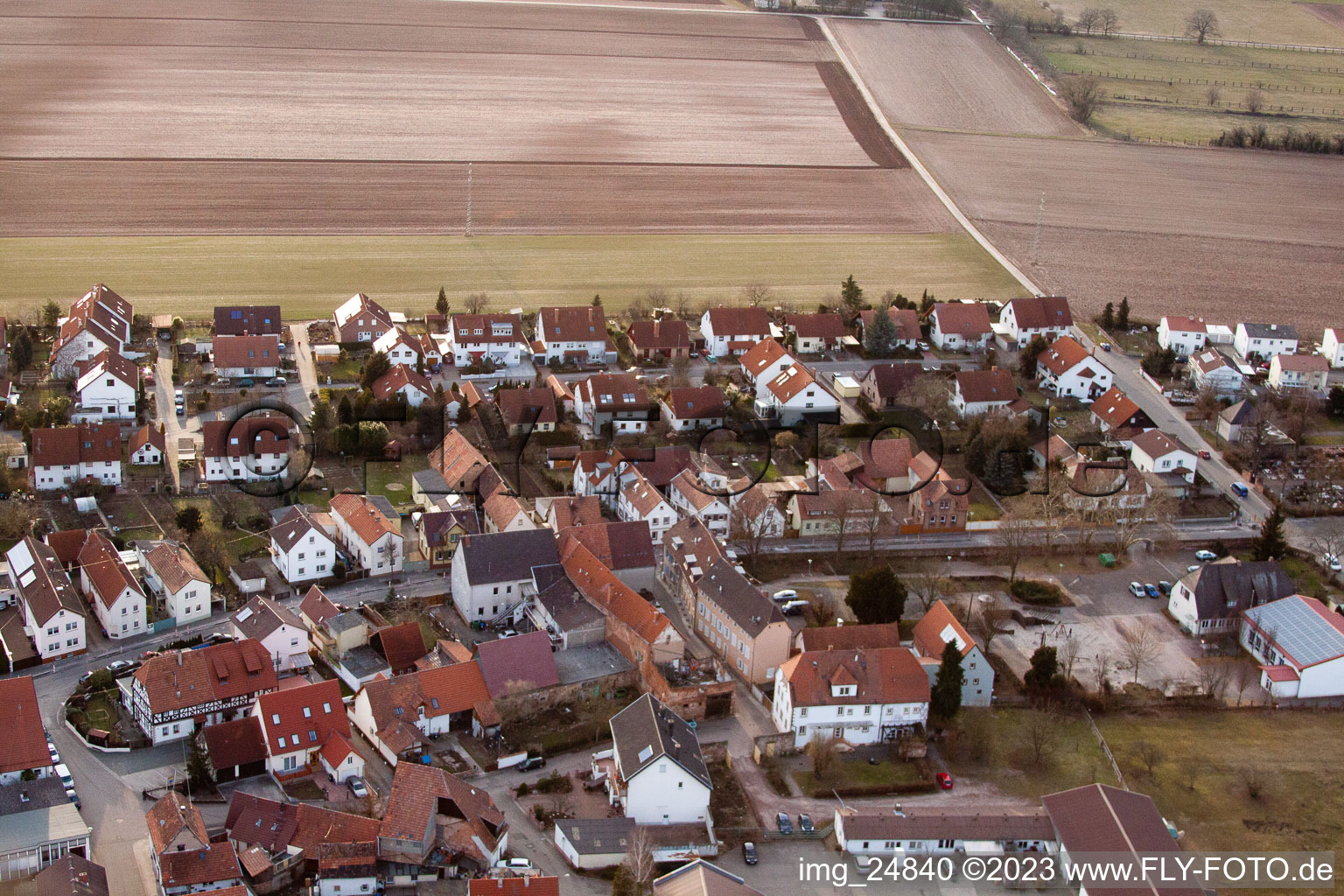 Ortsteil Mörlheim in Landau in der Pfalz im Bundesland Rheinland-Pfalz, Deutschland aus der Luft