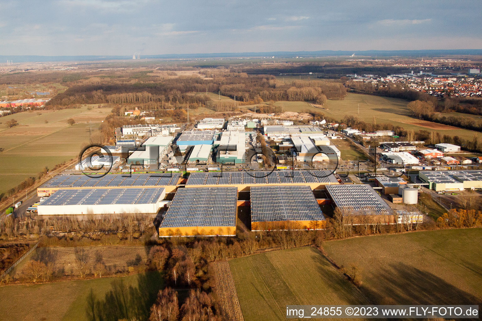 Luftaufnahme von Michelin Reifenwerke im Industriegebiet Landau Ost in Landau in der Pfalz im Bundesland Rheinland-Pfalz, Deutschland