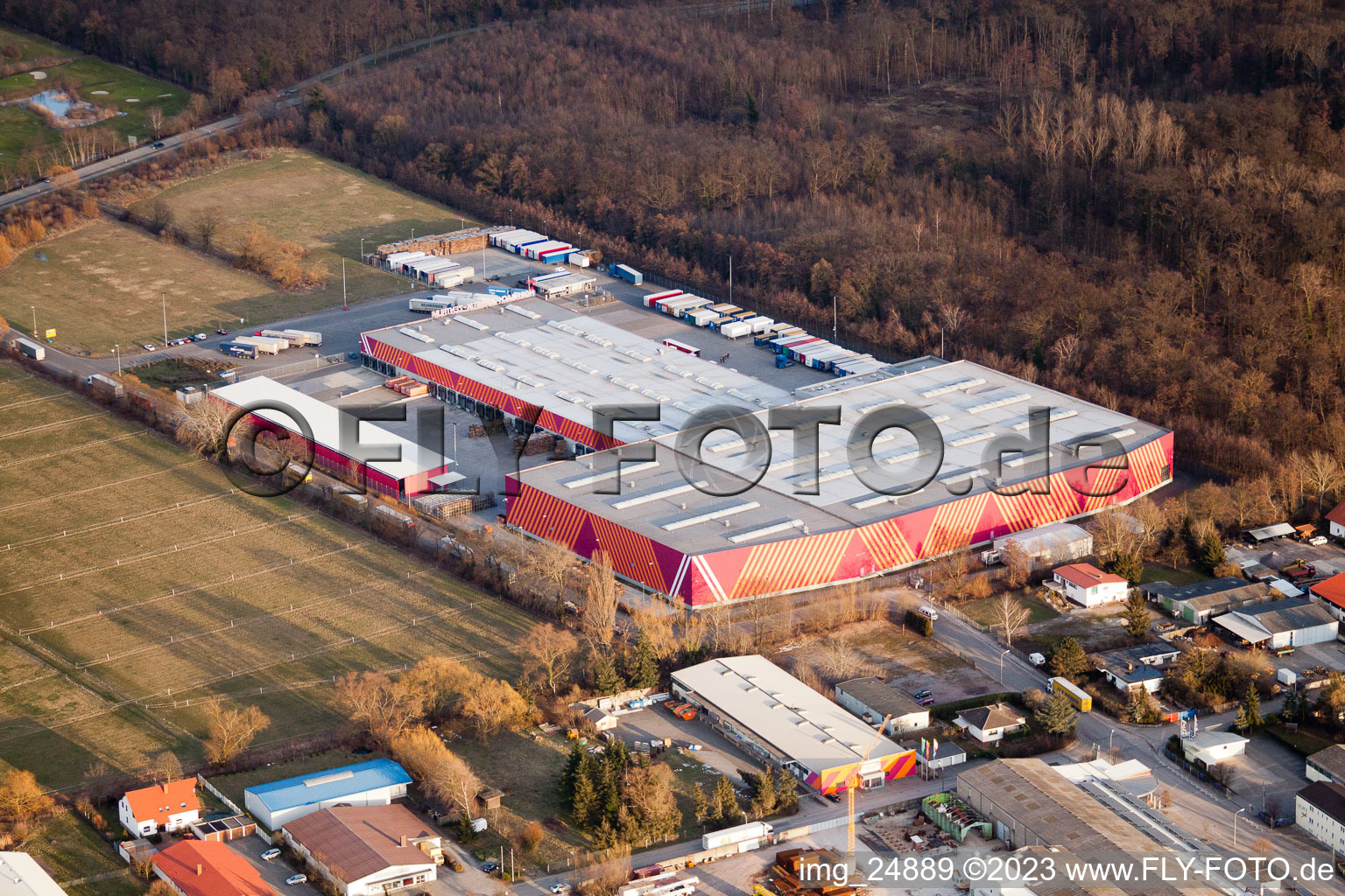 Hornbach Baumarkt im Industriegebiet Bruchwiesenstr in Bornheim im Bundesland Rheinland-Pfalz, Deutschland von oben gesehen