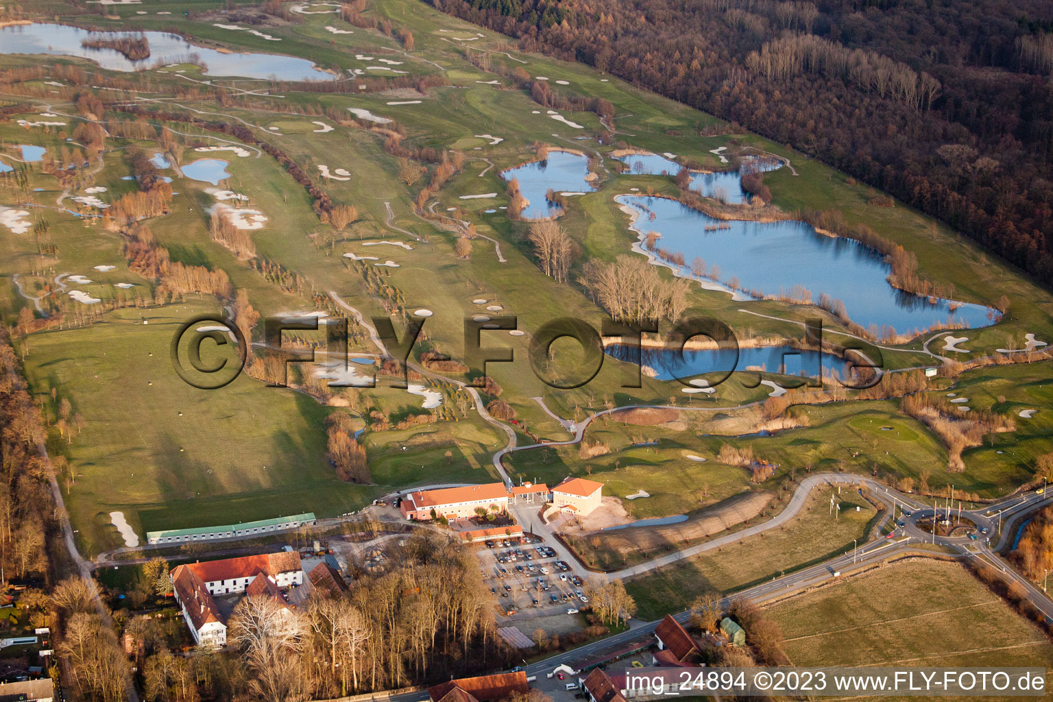 Drohnenaufname von Essingen, Golfclub Landgut Dreihof SÜW im Bundesland Rheinland-Pfalz, Deutschland
