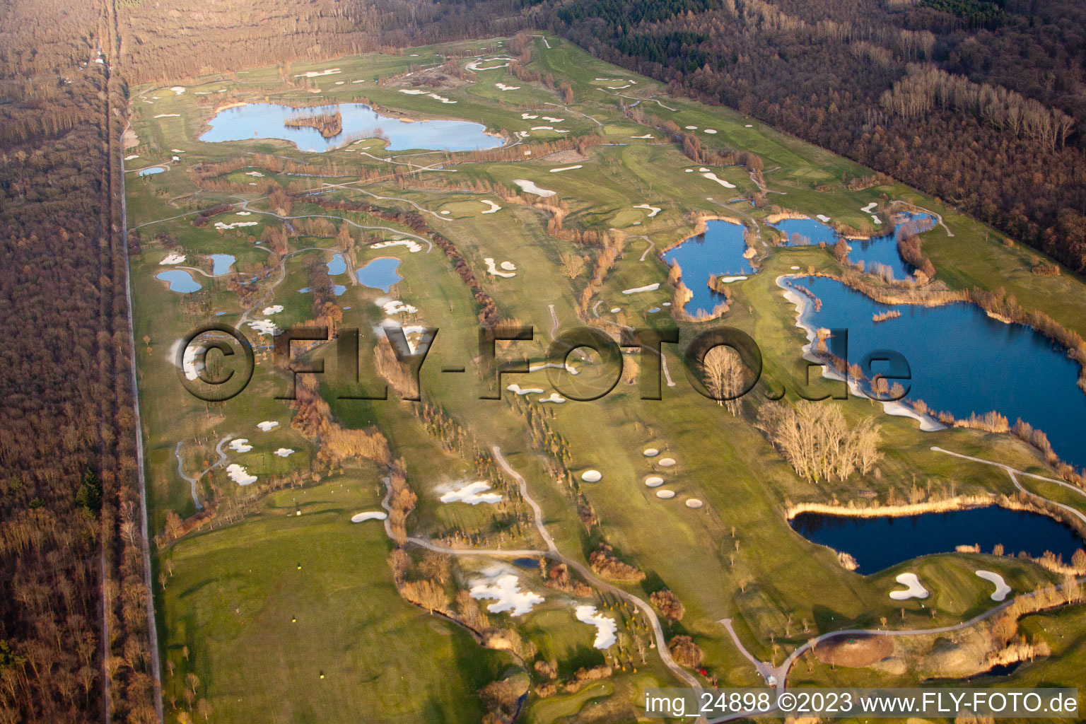 Essingen, Golfclub Landgut Dreihof SÜW im Bundesland Rheinland-Pfalz, Deutschland aus der Drohnenperspektive