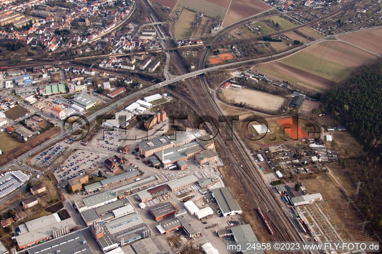 Luftbild von Friedrichsfeld im Ortsteil Rheinau in Mannheim im Bundesland Baden-Württemberg, Deutschland