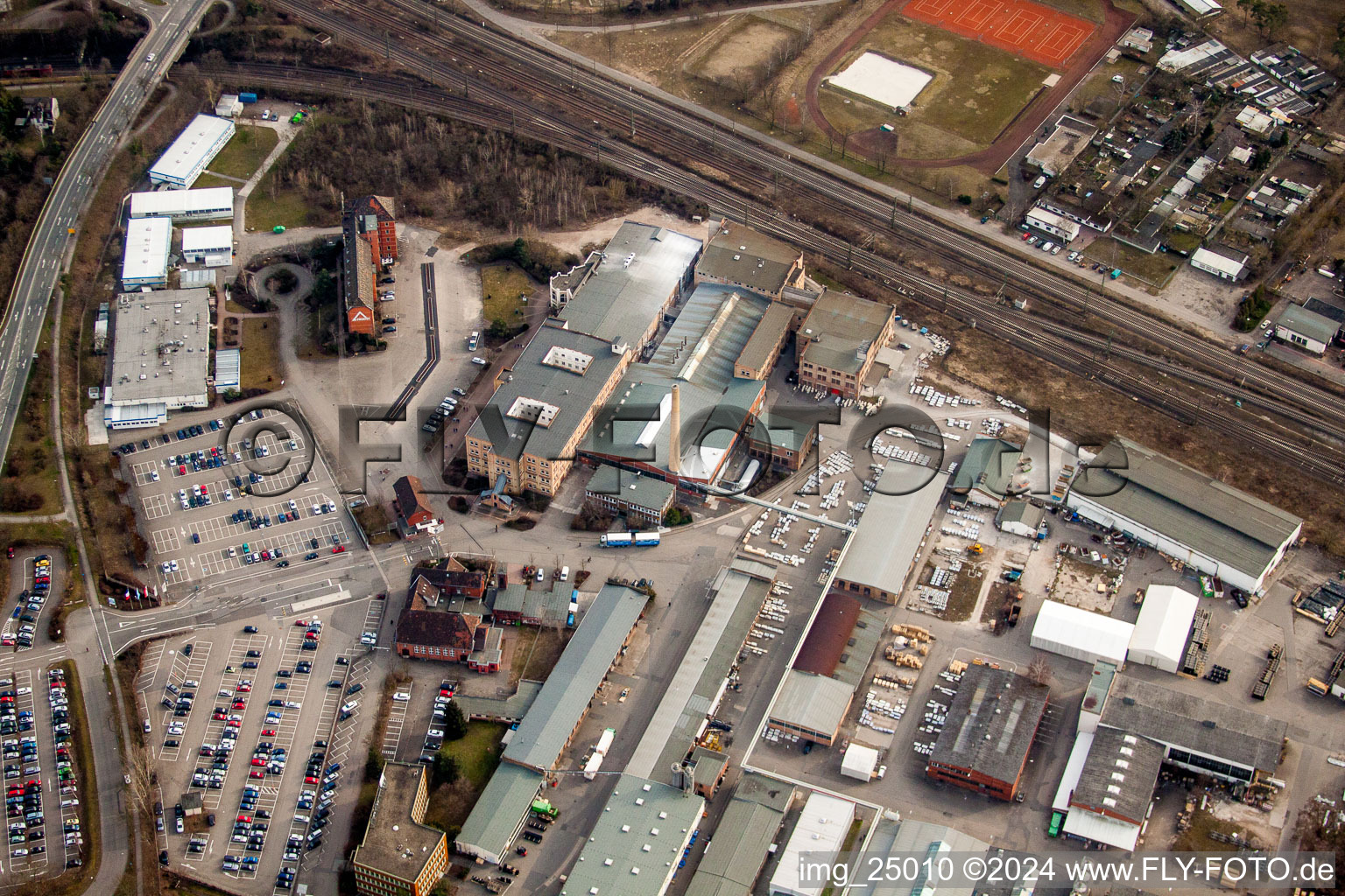 Luftbild von Industrie- und Gewerbegebiet der FRIATEC Aktiengesellschaft im Ortsteil Friedrichsfeld in Mannheim im Bundesland Baden-Württemberg, Deutschland