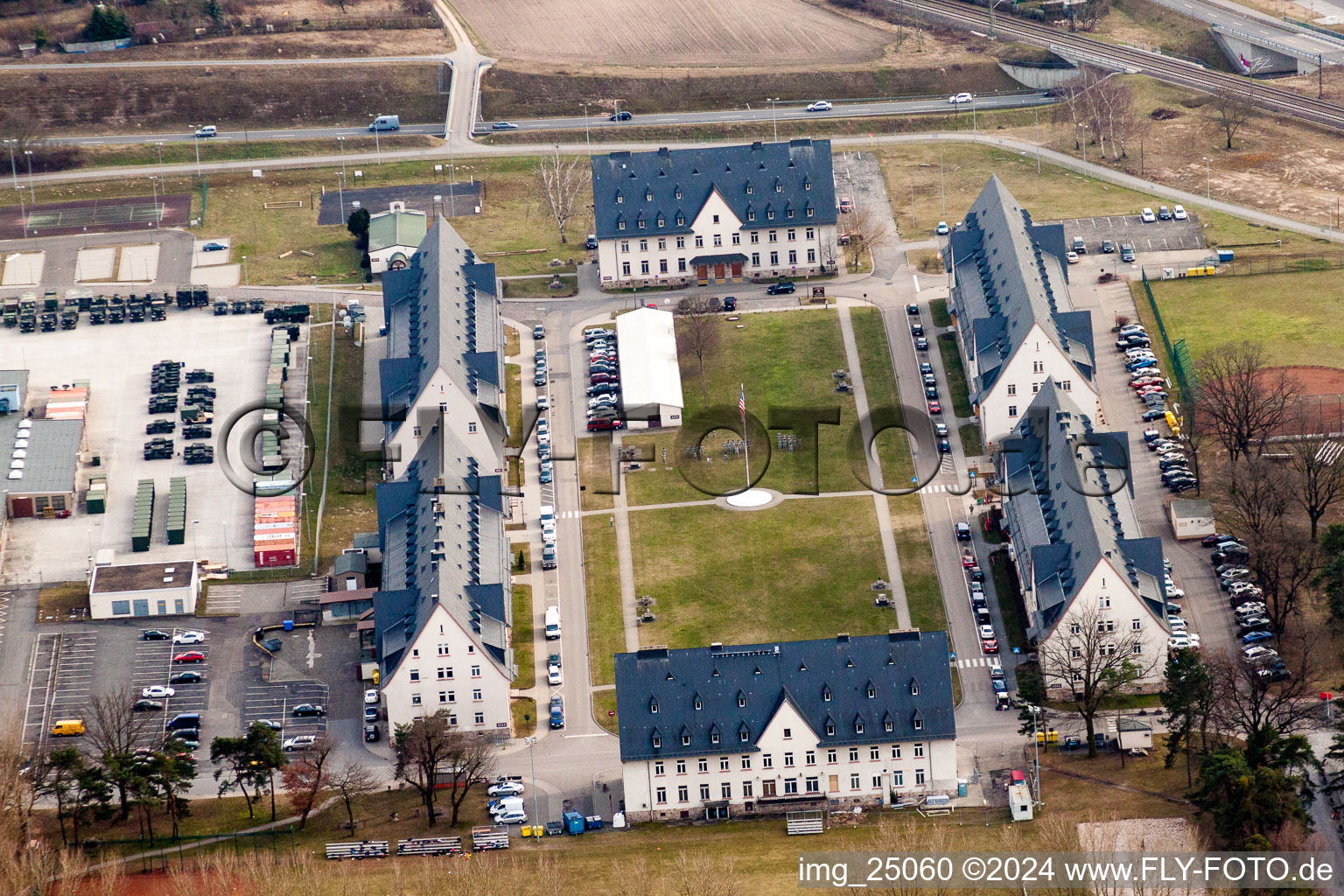 Luftbild von Kaserne und Truppenübungsplatz der US-Armee in Schwetzingen im Bundesland Baden-Württemberg, Deutschland