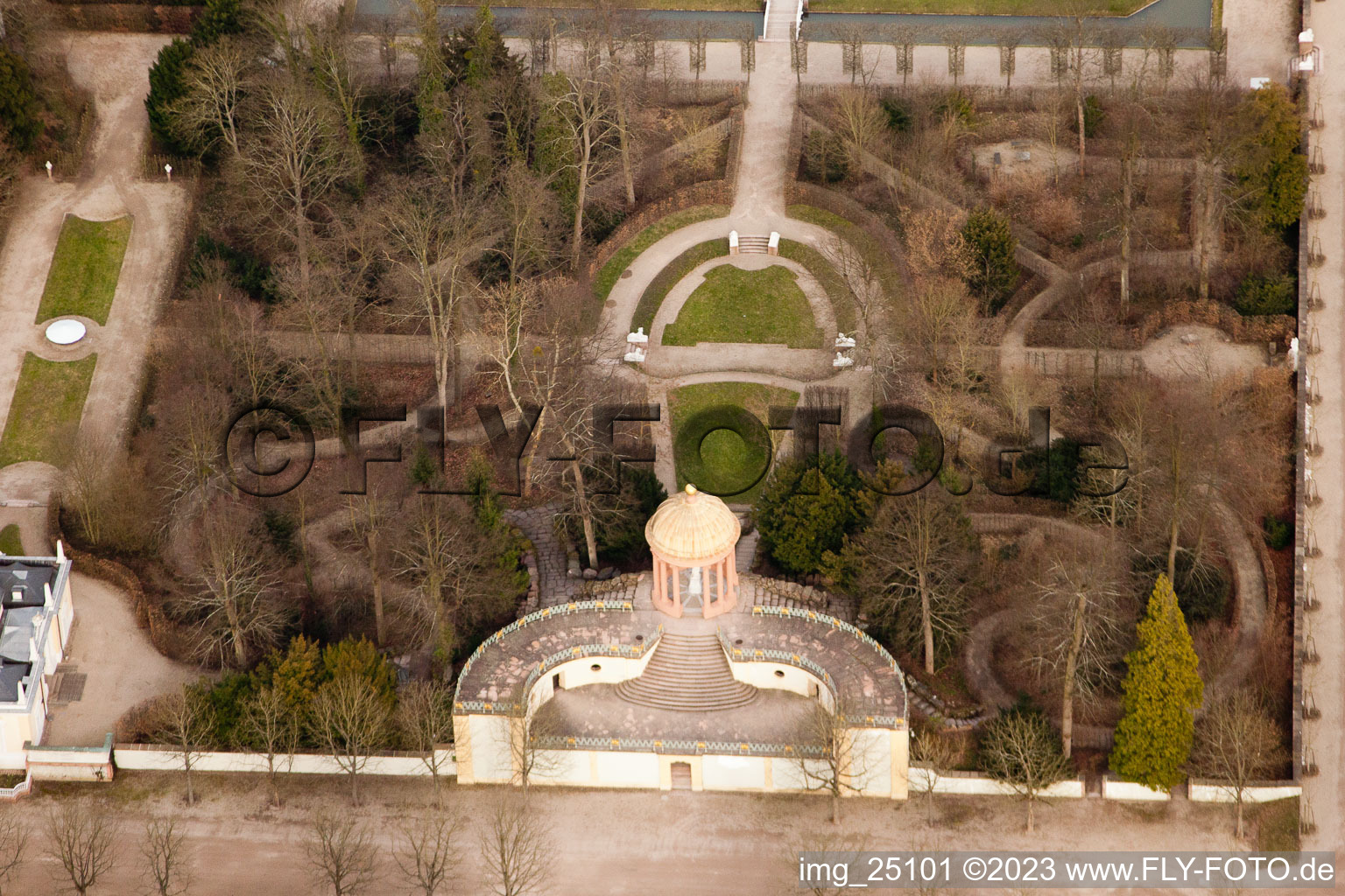 Schwetzingen, Schwetzinger Schloss-Park im Bundesland Baden-Württemberg, Deutschland aus der Luft betrachtet