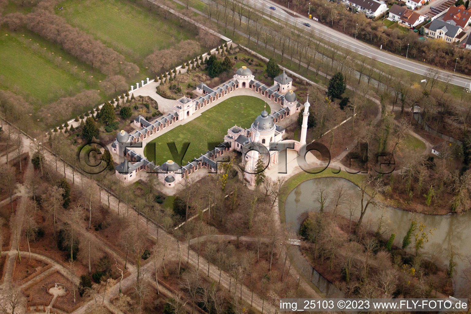 Drohnenbild von Schwetzingen, Schwetzinger Schloss-Park im Bundesland Baden-Württemberg, Deutschland