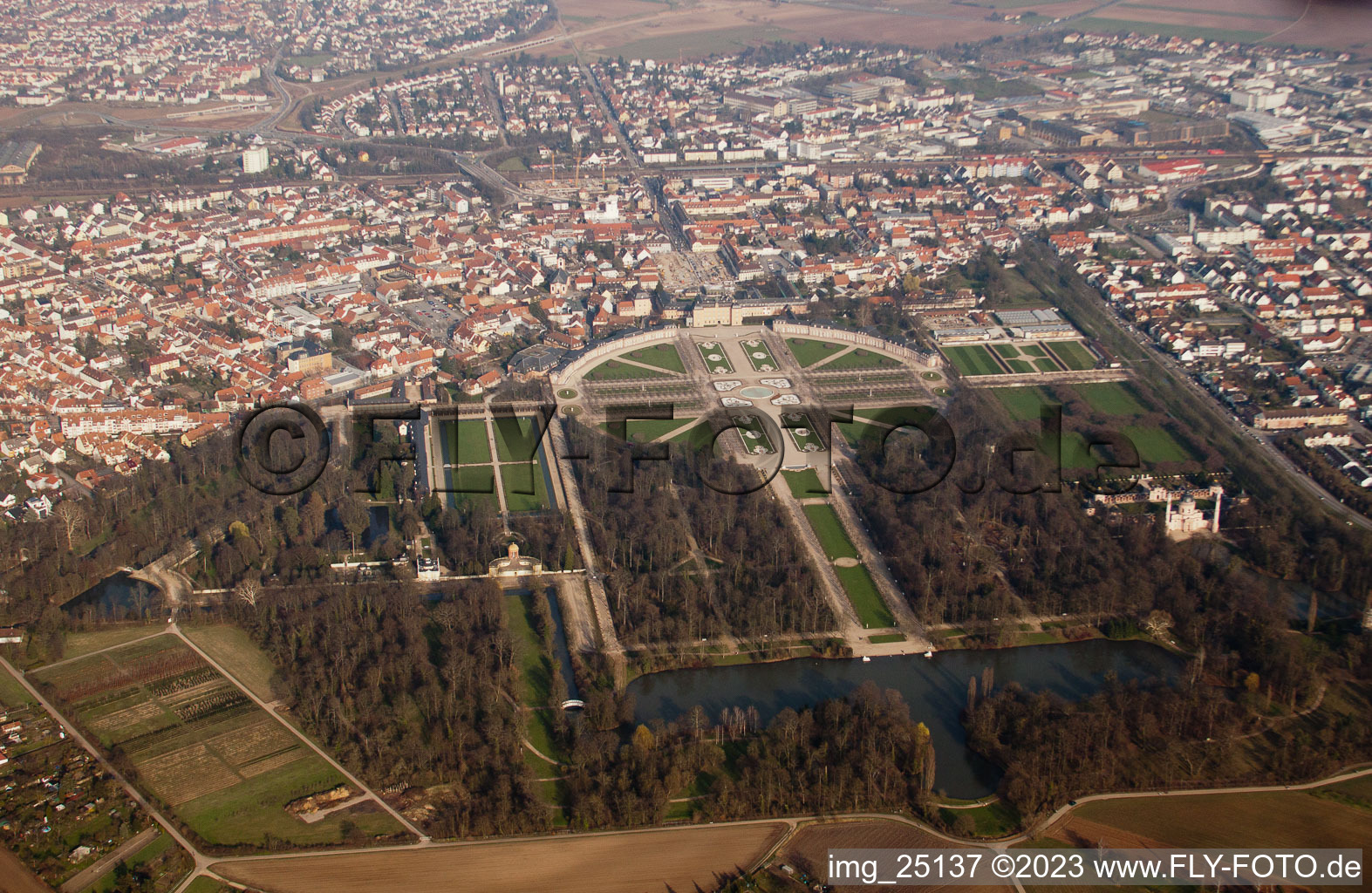 Schwetzingen, Schwetzinger Schloss-Park im Bundesland Baden-Württemberg, Deutschland aus der Luft
