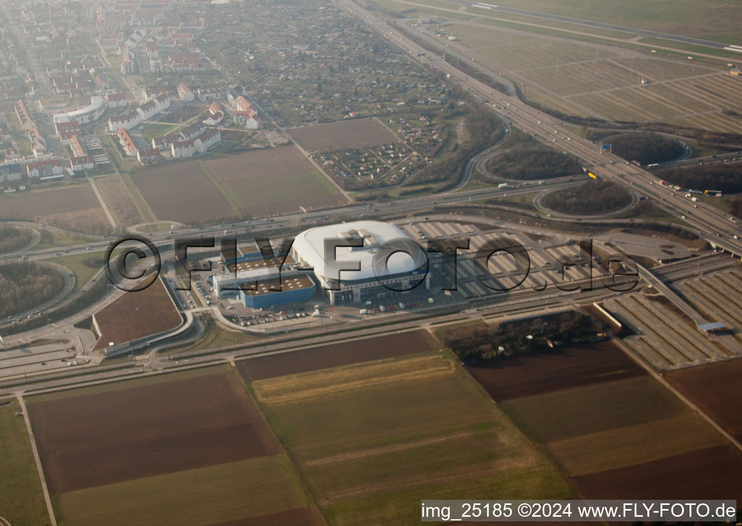 Schrägluftbild von SAP-Arena im Ortsteil Hochstätt in Mannheim im Bundesland Baden-Württemberg, Deutschland