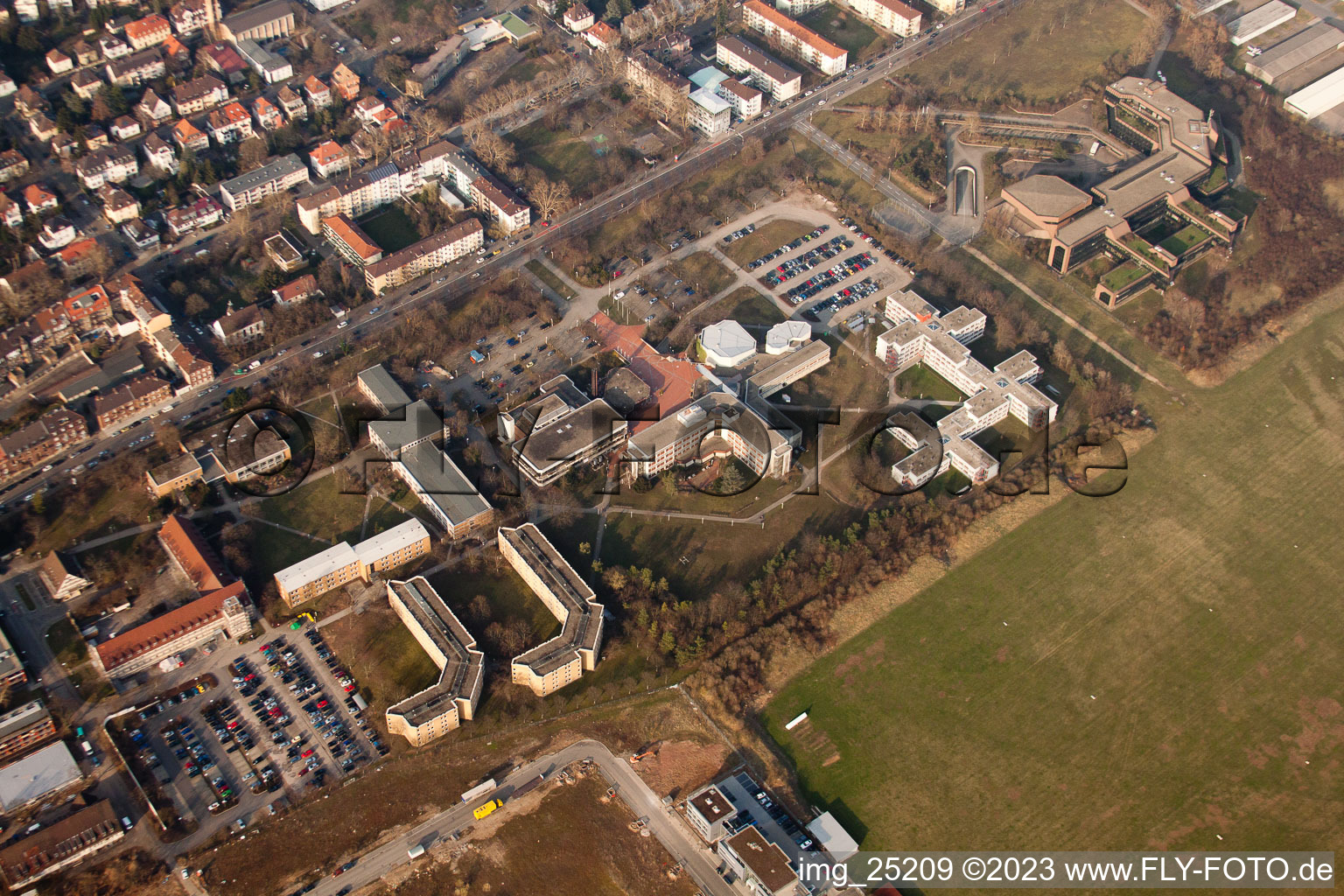 Bildungszentrum der Bundeswehr im Ortsteil Neuostheim in Mannheim im Bundesland Baden-Württemberg, Deutschland