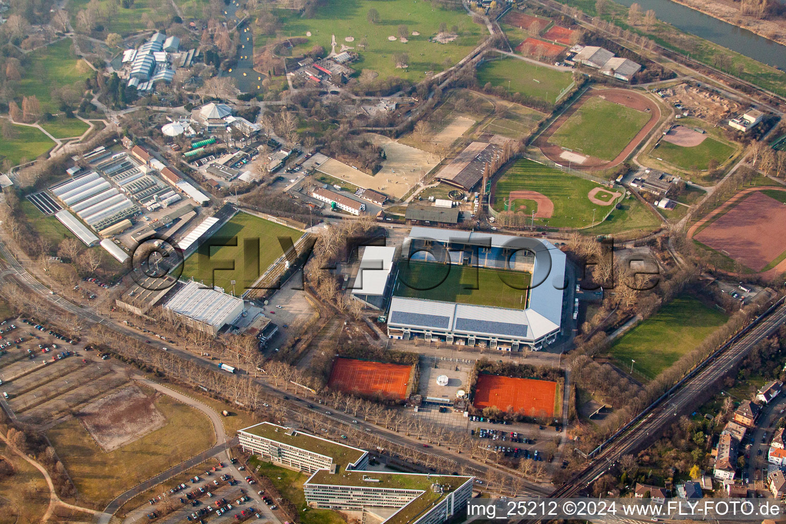 Rhein-Neckar-Stadion im Ortsteil Oststadt in Mannheim im Bundesland Baden-Württemberg, Deutschland