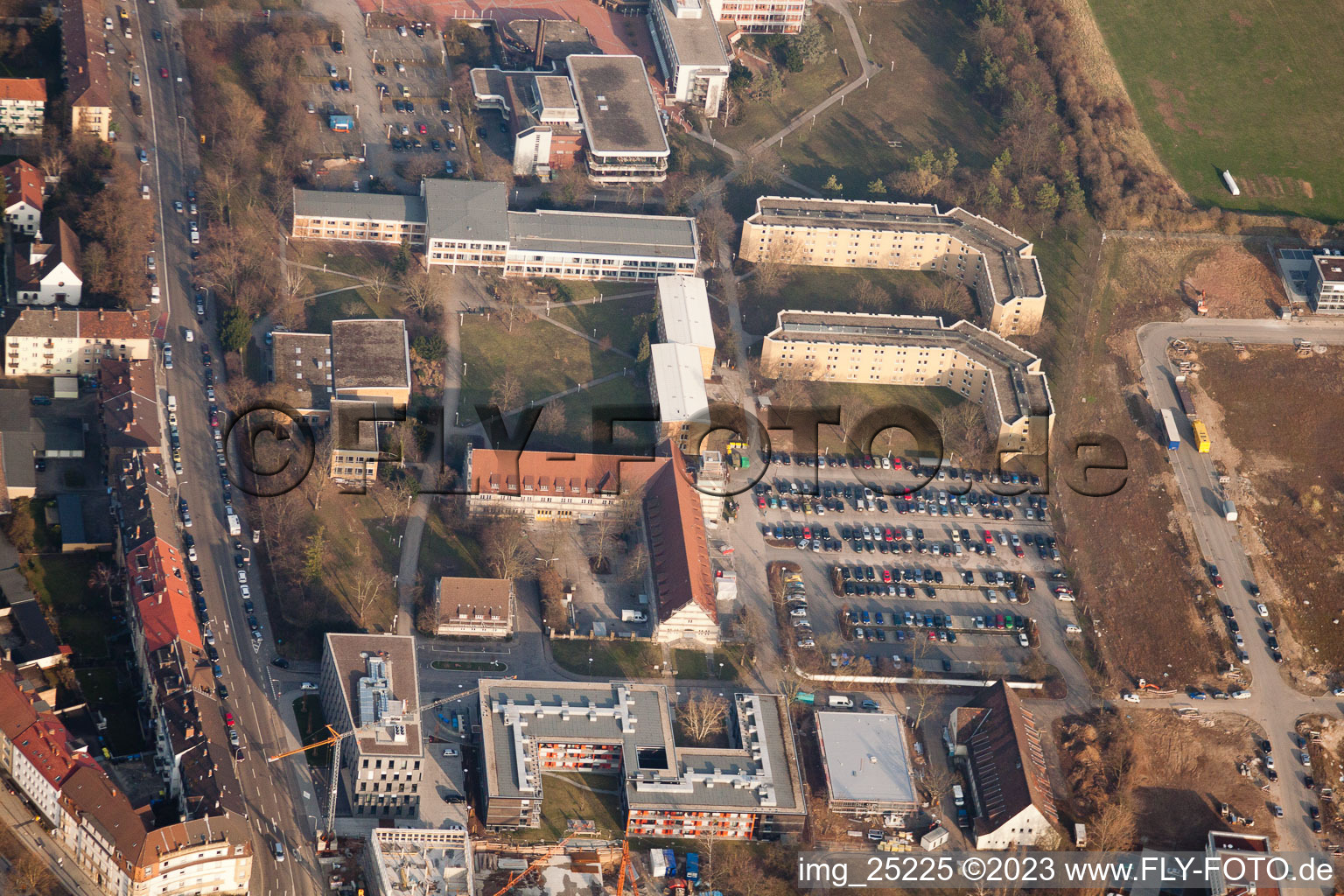 Hochschule des Bundes für öffentliche Verwaltung im Ortsteil Neuostheim in Mannheim im Bundesland Baden-Württemberg, Deutschland