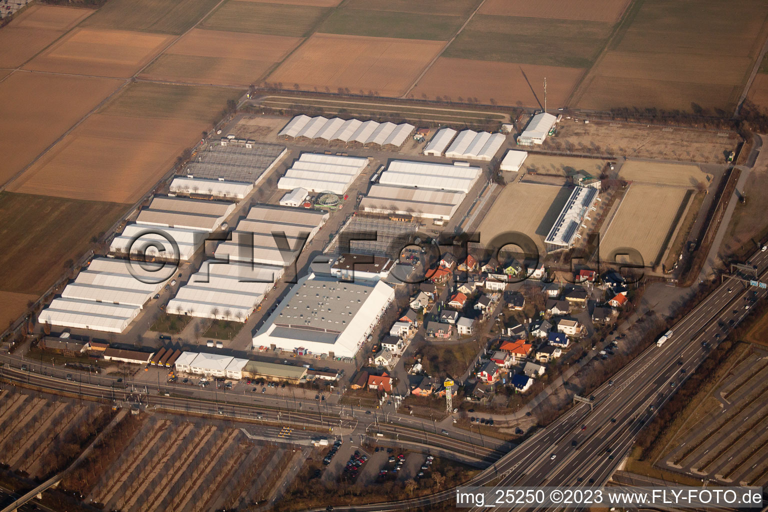 Luftbild von Maimarktgelände im Ortsteil Neuostheim in Mannheim im Bundesland Baden-Württemberg, Deutschland