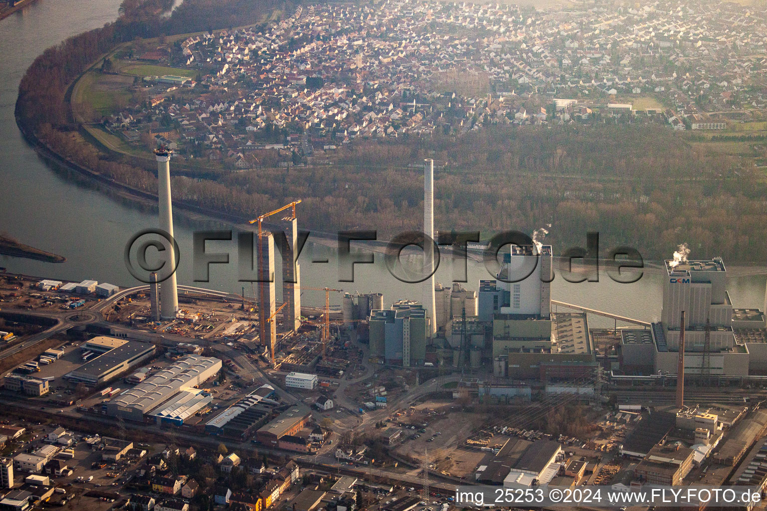 Luftaufnahme von Großkraftwerk mit Neubau Block 6 im Ortsteil Neckarau in Mannheim im Bundesland Baden-Württemberg, Deutschland