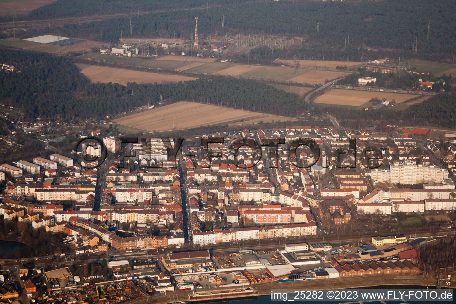 Drohnenbild von Ortsteil Rheinau in Mannheim im Bundesland Baden-Württemberg, Deutschland