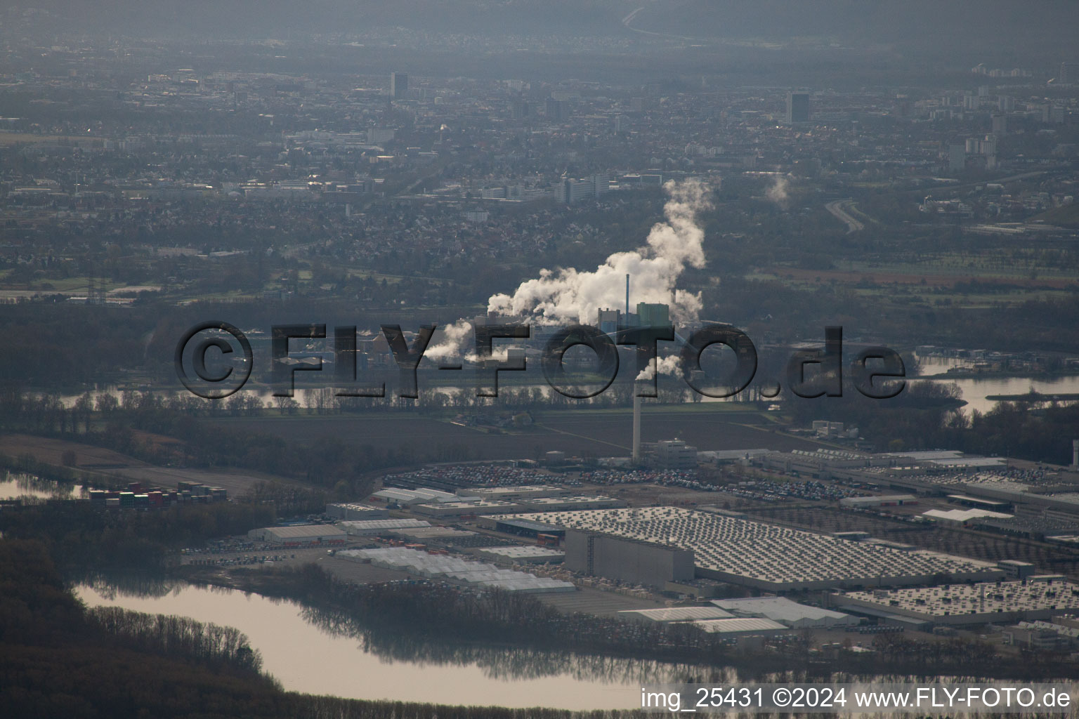 Industriegebiet Oberwald in Wörth am Rhein im Bundesland Rheinland-Pfalz, Deutschland aus der Luft betrachtet