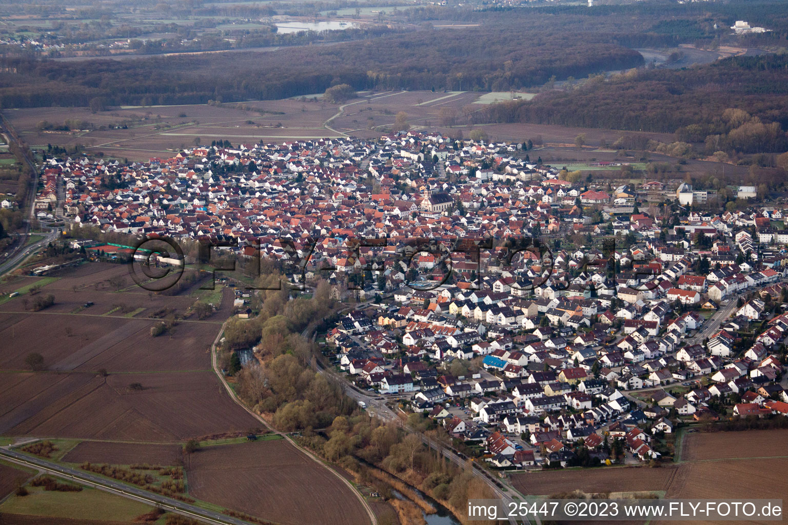 Drohnenbild von Ortsteil Maximiliansau in Wörth am Rhein im Bundesland Rheinland-Pfalz, Deutschland