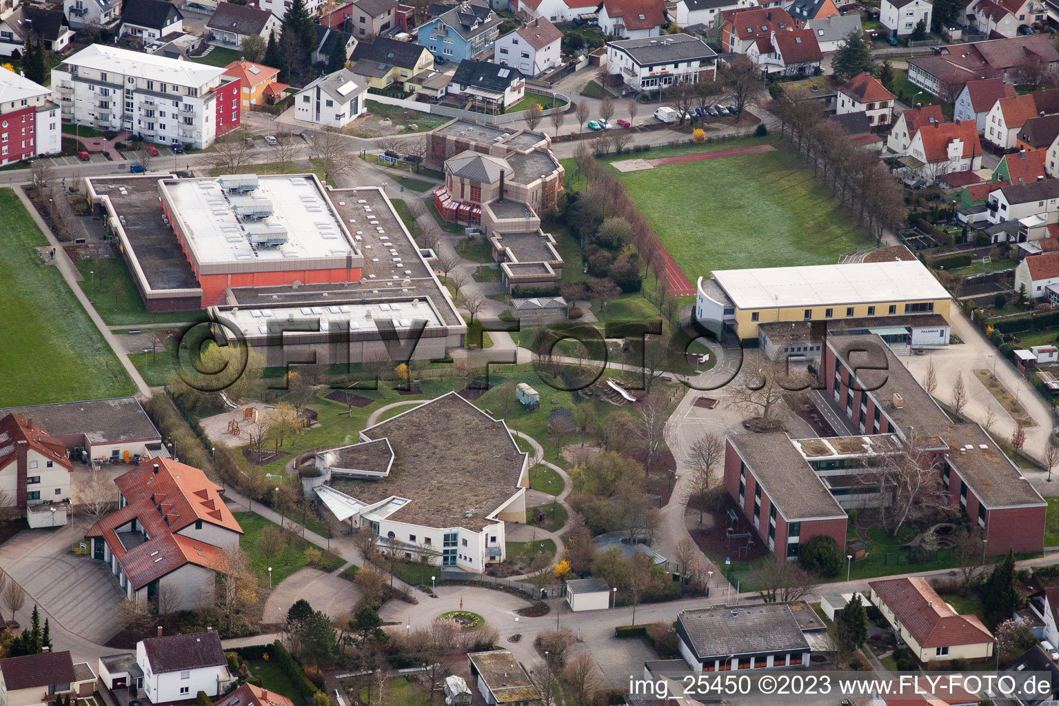 Ortsteil Maximiliansau in Wörth am Rhein im Bundesland Rheinland-Pfalz, Deutschland von der Drohne aus gesehen