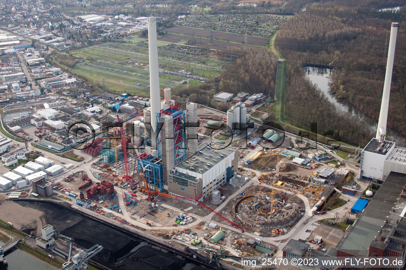 Schrägluftbild von Karlsruhe Rheinhafen, ENBW Kraftwerk im Bundesland Baden-Württemberg, Deutschland