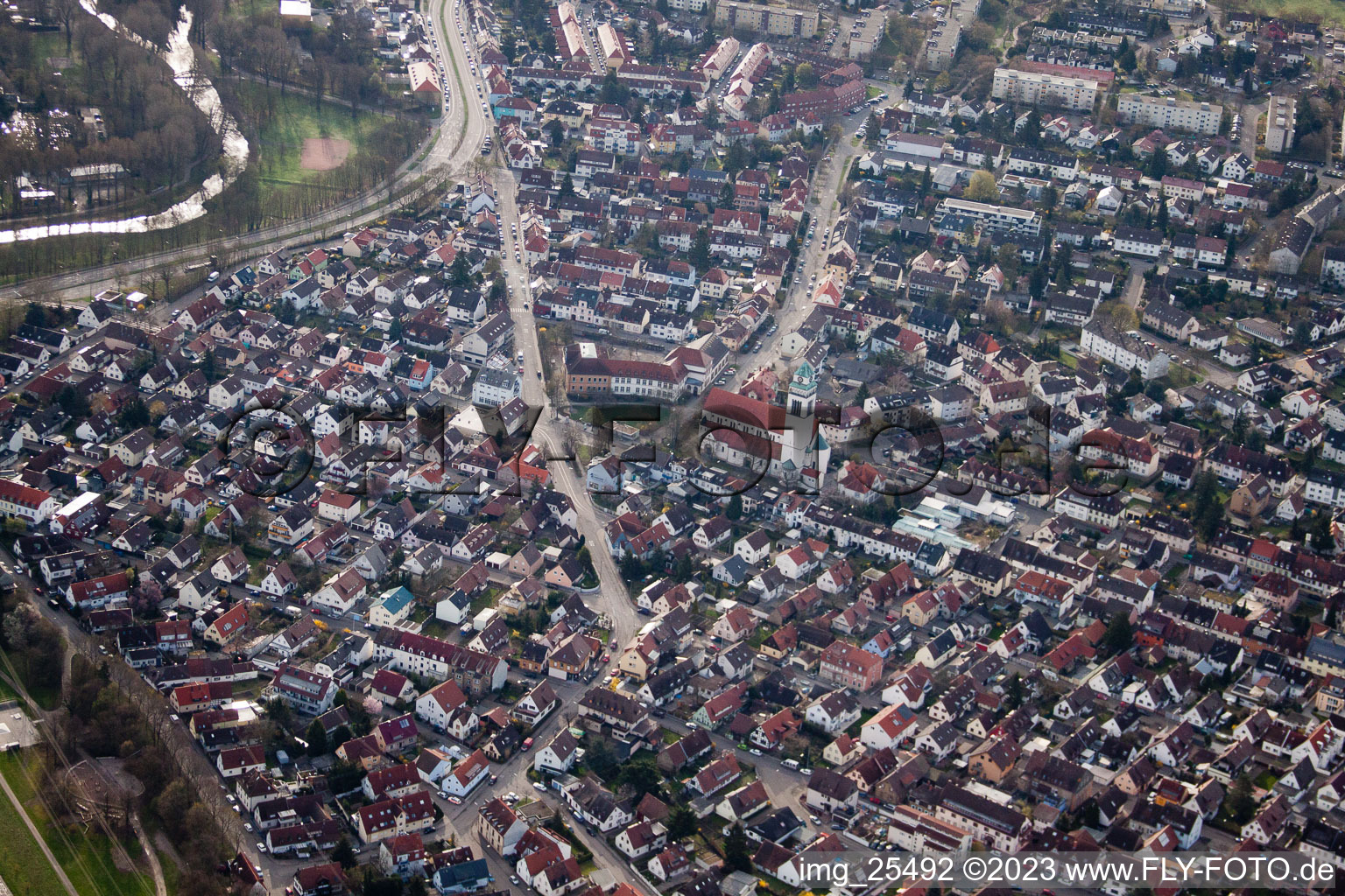 Luftaufnahme von Heilig-Geist Kirche im Ortsteil Daxlanden in Karlsruhe im Bundesland Baden-Württemberg, Deutschland