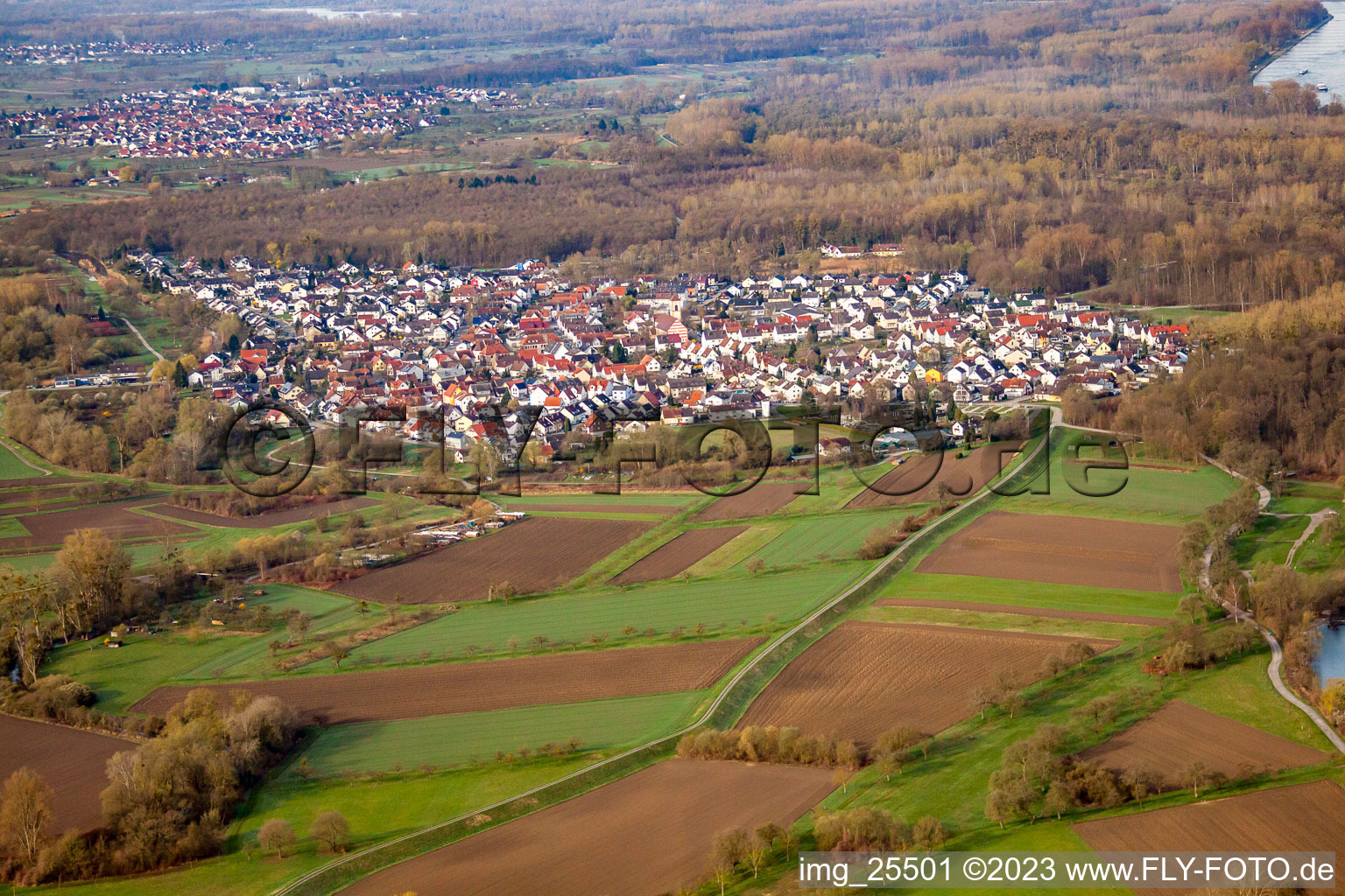 Von Nordosten im Ortsteil Neuburgweier in Rheinstetten im Bundesland Baden-Württemberg, Deutschland