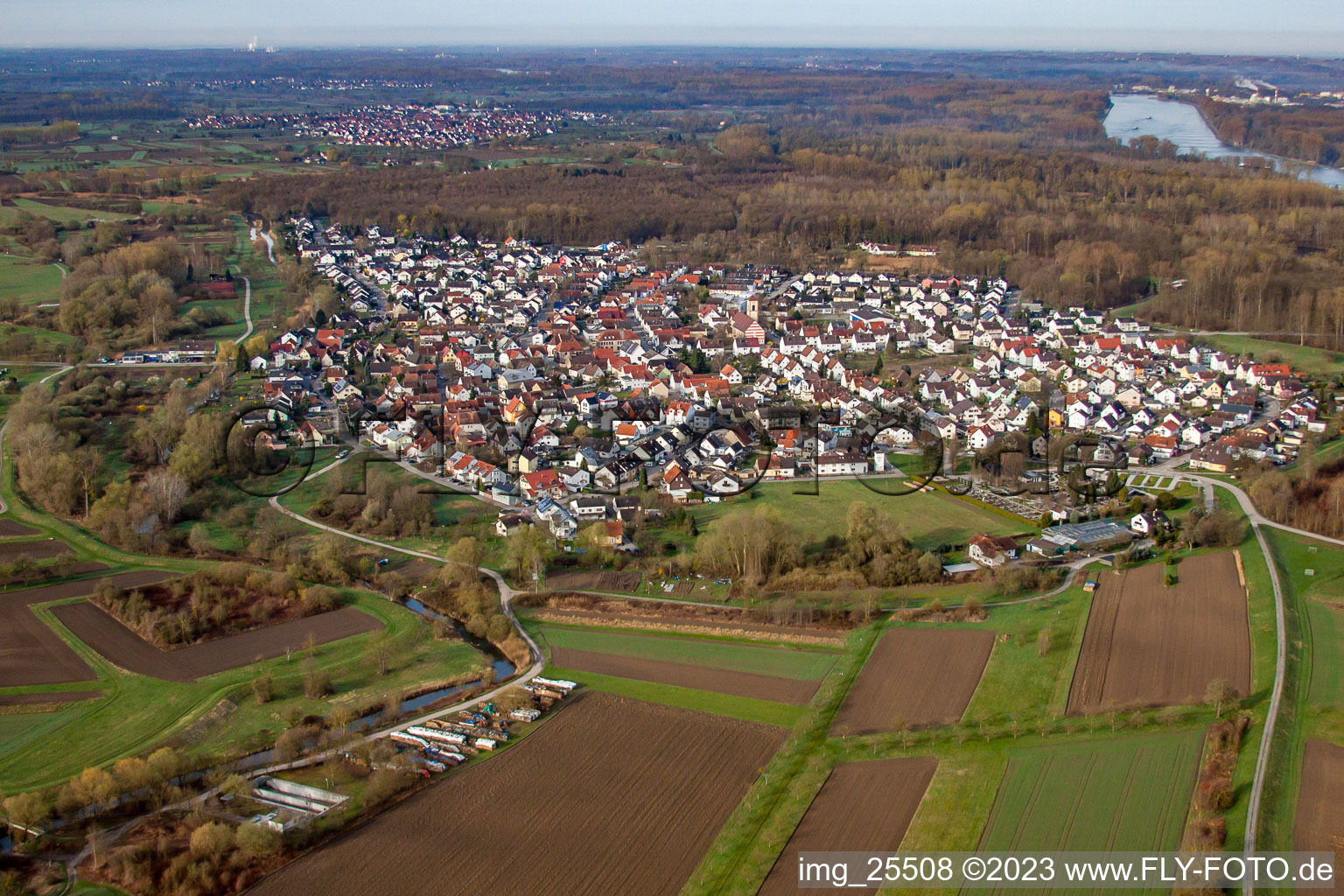 Luftaufnahme von Von Nordosten im Ortsteil Neuburgweier in Rheinstetten im Bundesland Baden-Württemberg, Deutschland