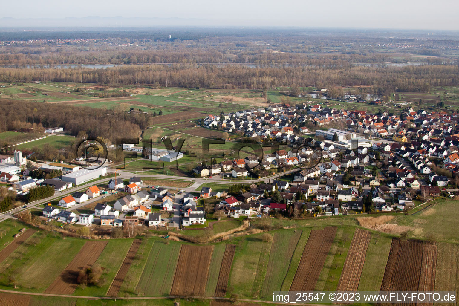 Luftaufnahme von Elchesheim im Bundesland Baden-Württemberg, Deutschland
