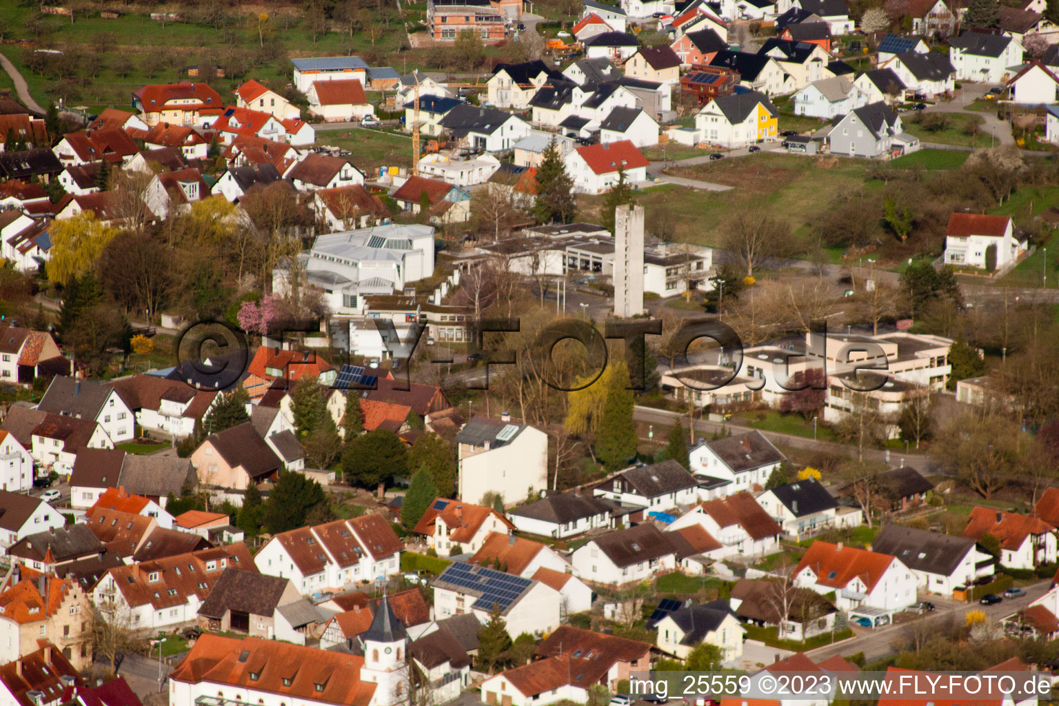 Elchesheim im Bundesland Baden-Württemberg, Deutschland aus der Drohnenperspektive