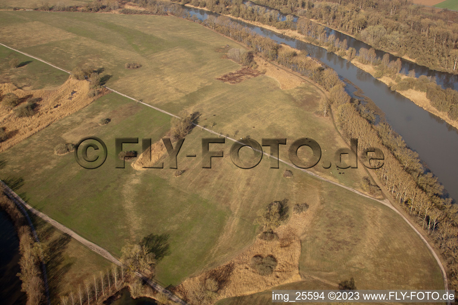 Drohnenbild von Munchhausen (Elsass) im Bundesland Bas-Rhin, Frankreich