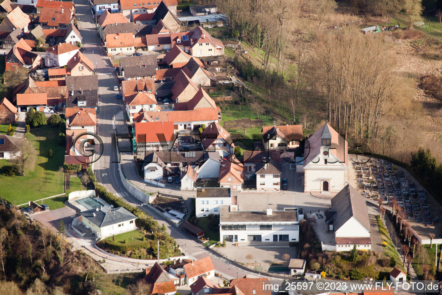 Munchhausen (Elsass) im Bundesland Bas-Rhin, Frankreich von der Drohne aus gesehen