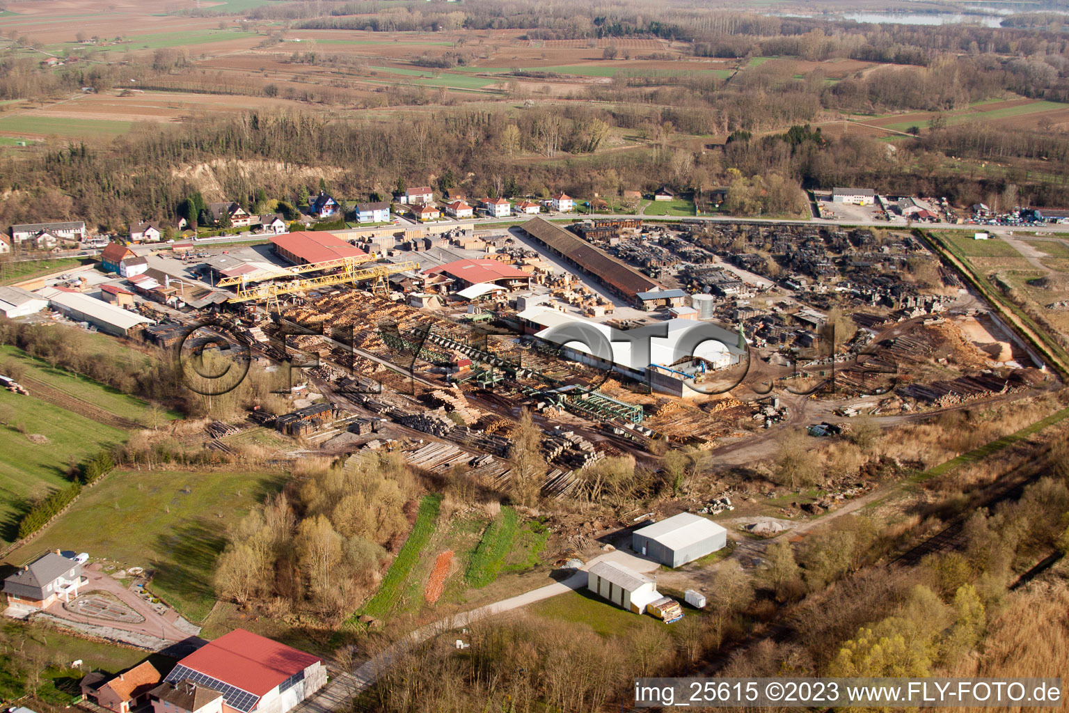 Drohnenaufname von Mothern (Elsass) im Bundesland Bas-Rhin, Frankreich