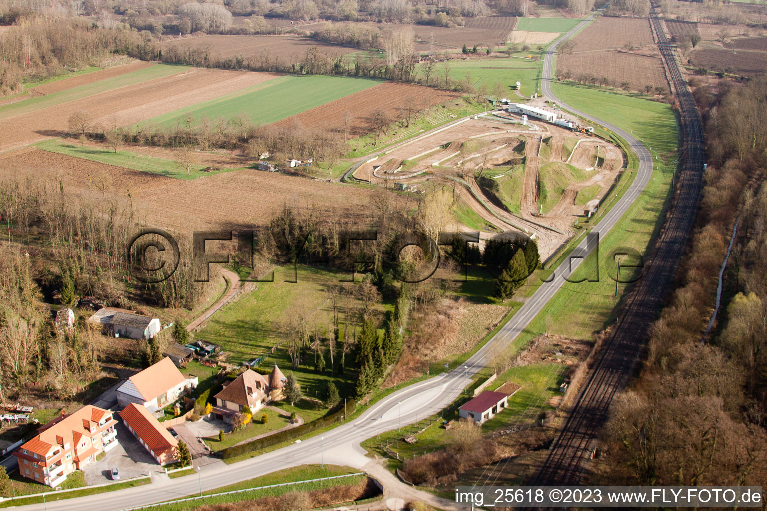 Mothern (Elsass) im Bundesland Bas-Rhin, Frankreich von einer Drohne aus