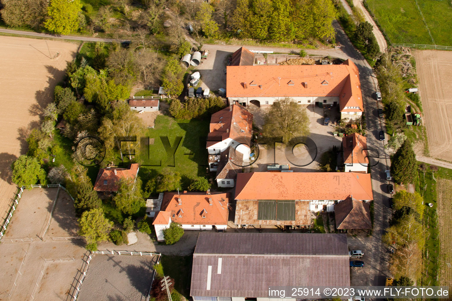 Durlach, Rittnerthof in Karlsruhe im Bundesland Baden-Württemberg, Deutschland von der Drohne aus gesehen